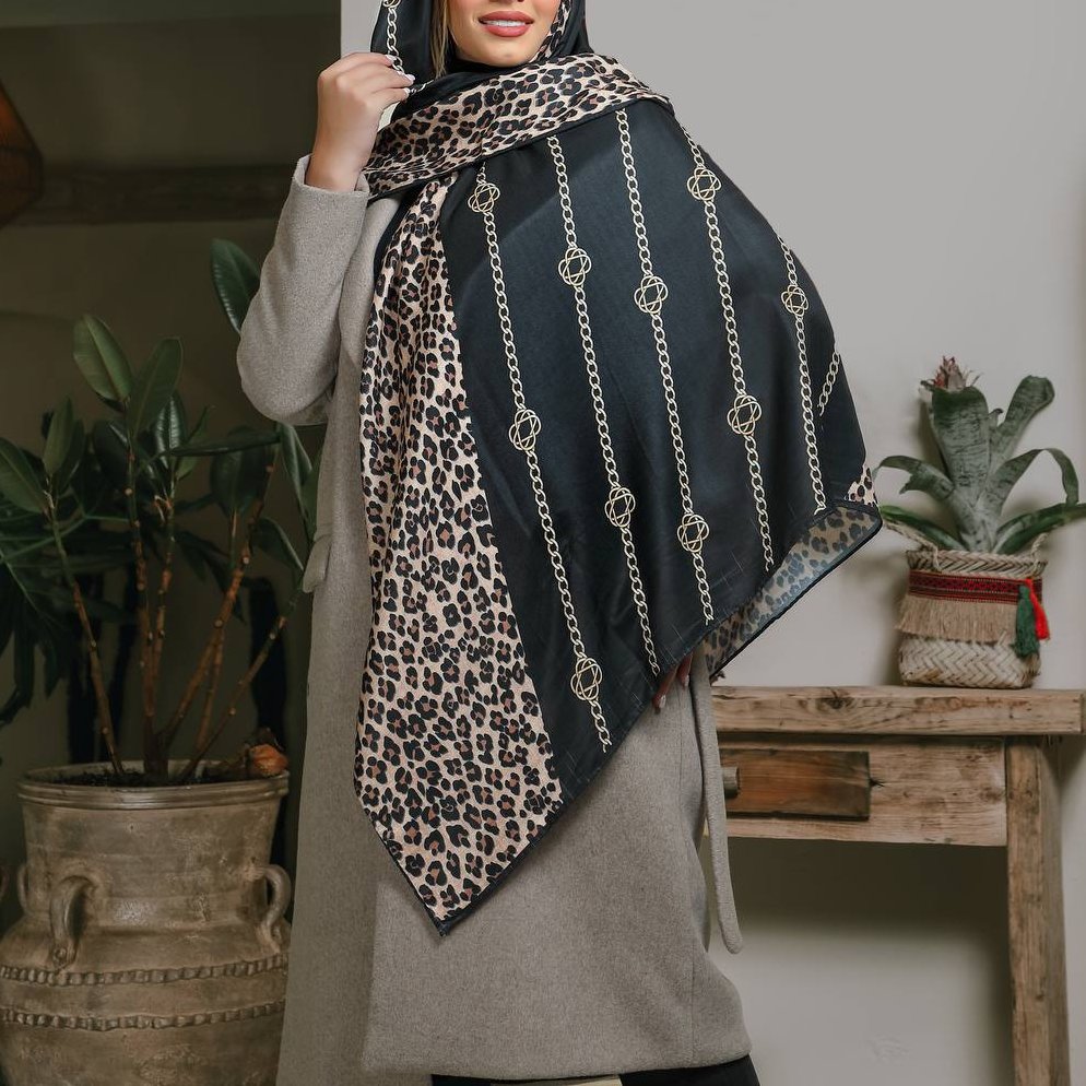 روسری زمینه مشکی