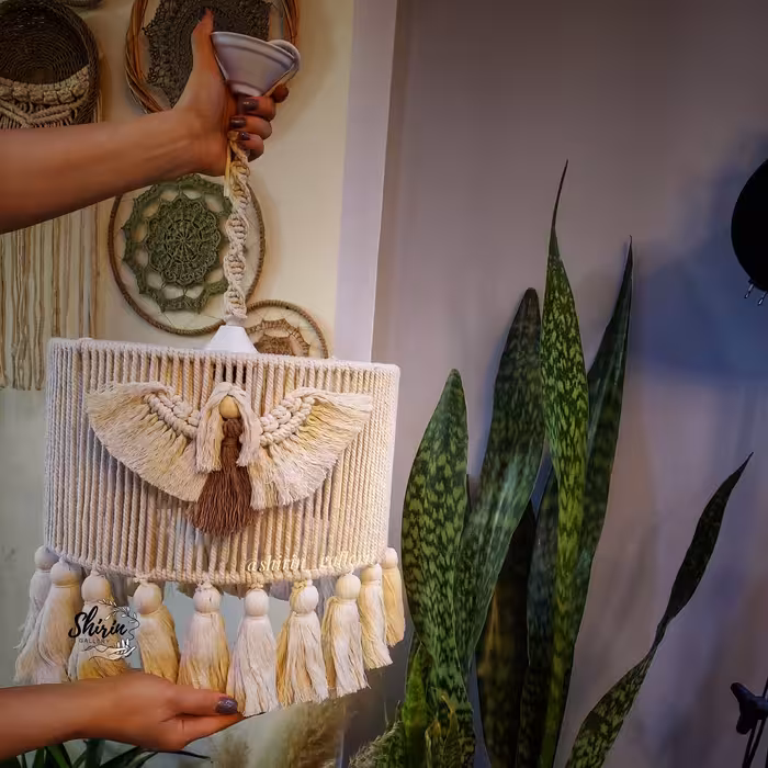 لوستر و شب خواب دختر آزادی