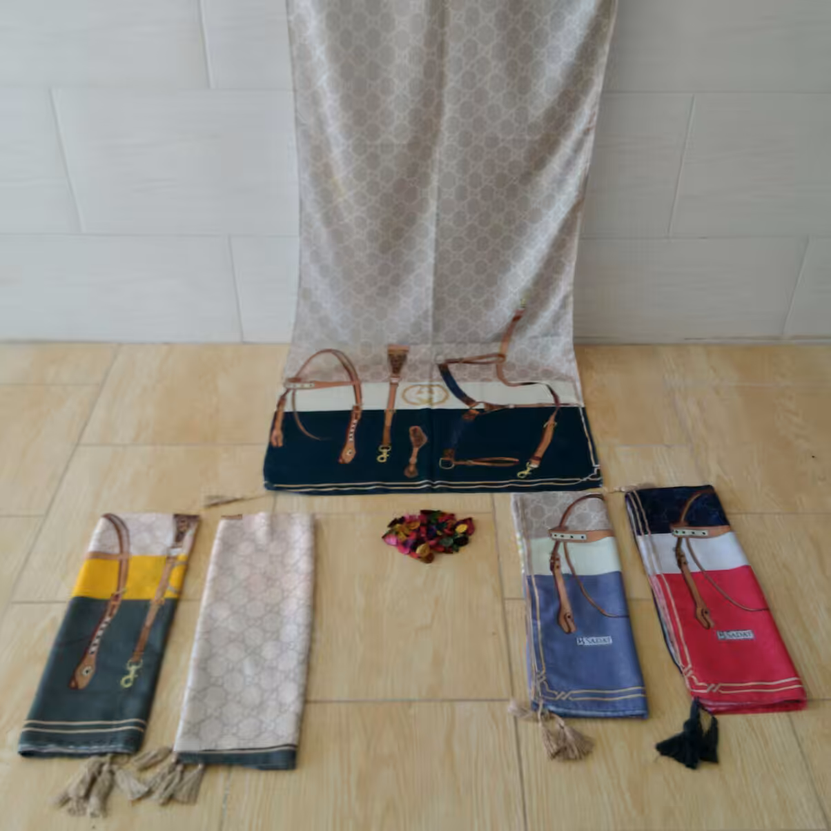 شال منگوله دار با رنگ بندی زیبا