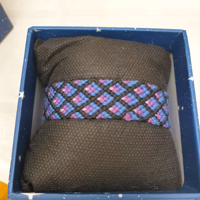 دستبند دستبافت طرح پولک بنفش