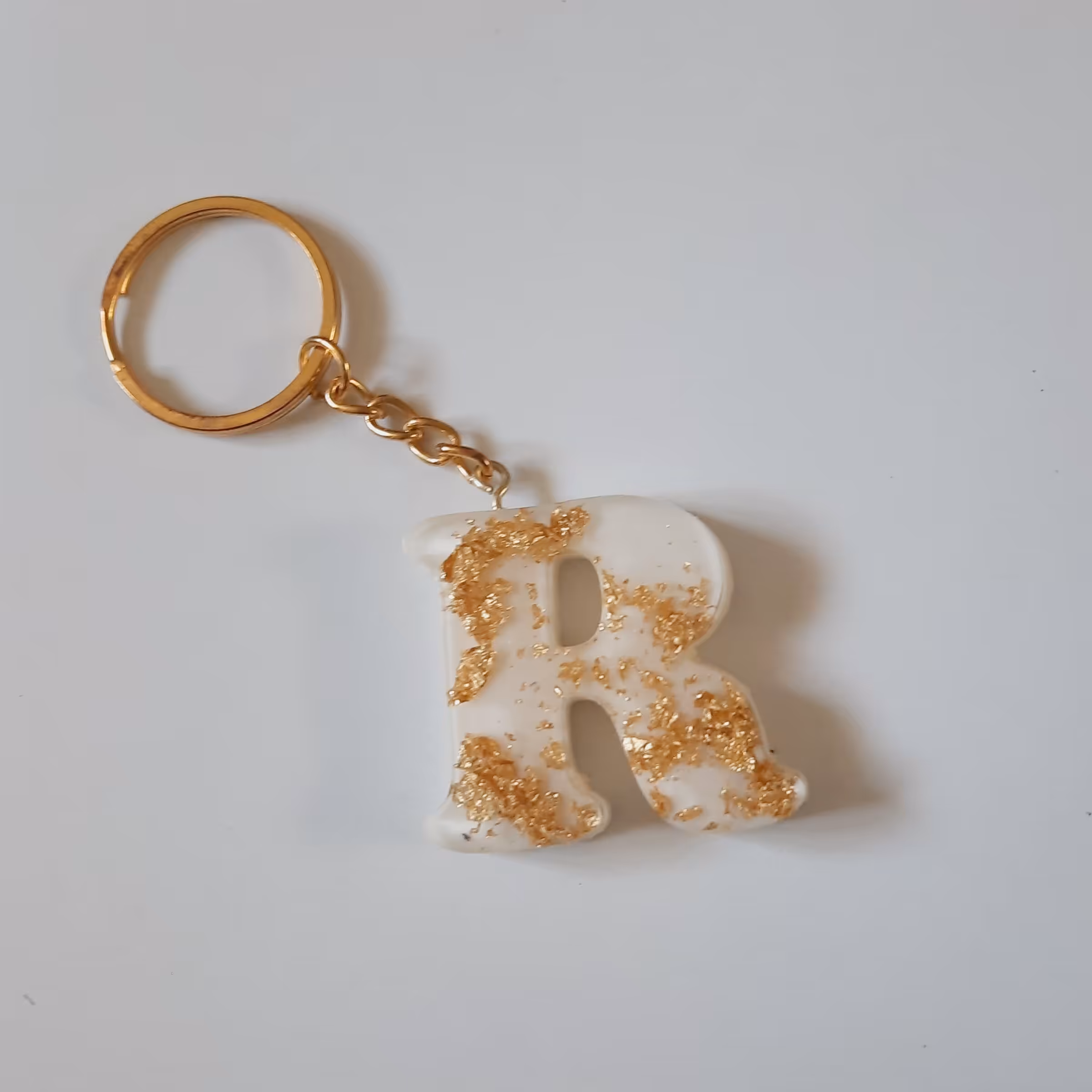 اویز جا کلیدی حروف انگلیسی (R)اندازه 5سانت رنگ های دلخواه