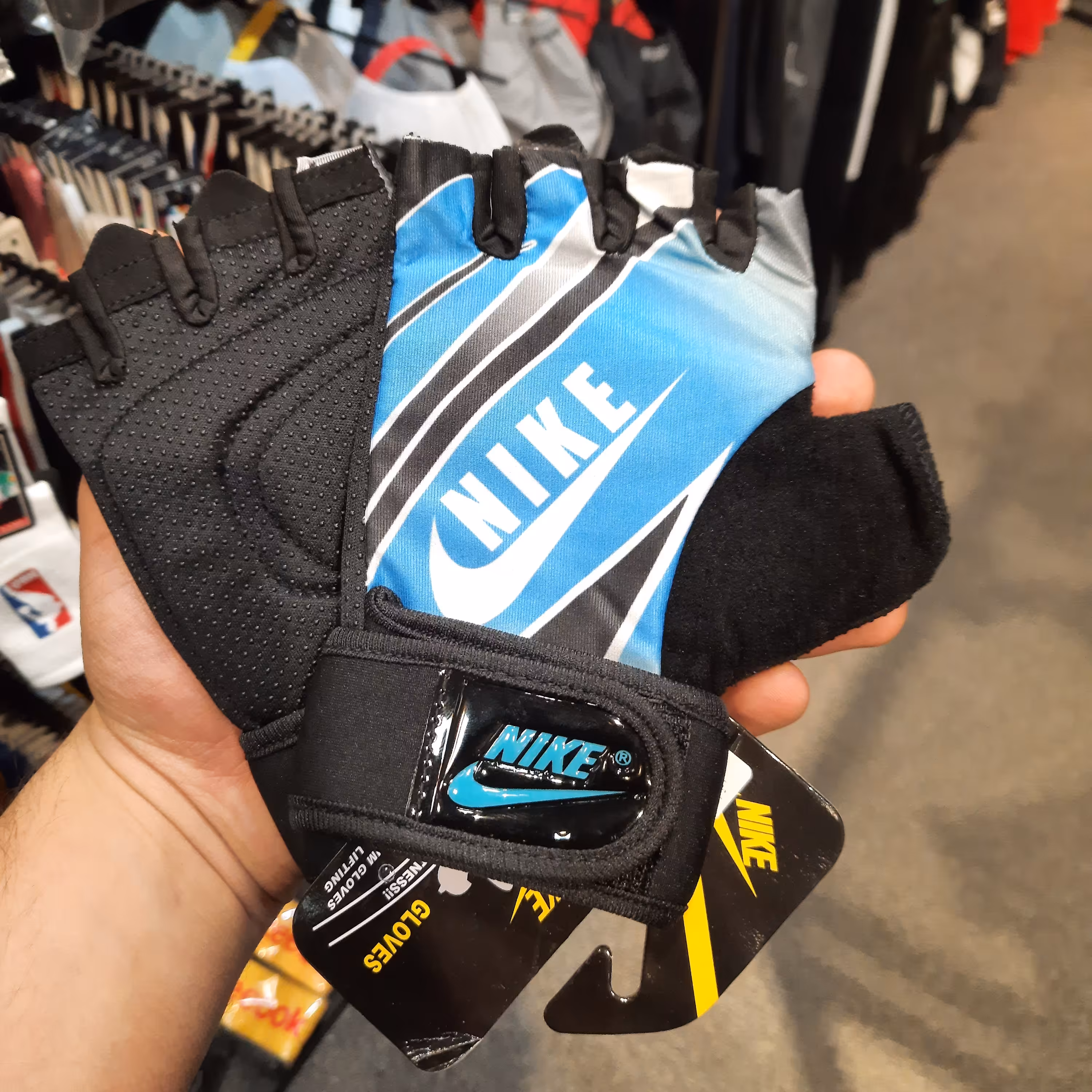 دستکش بدنسازی وارداتی برند نایک رنگ آبی لباس بدنسازی کاراکو