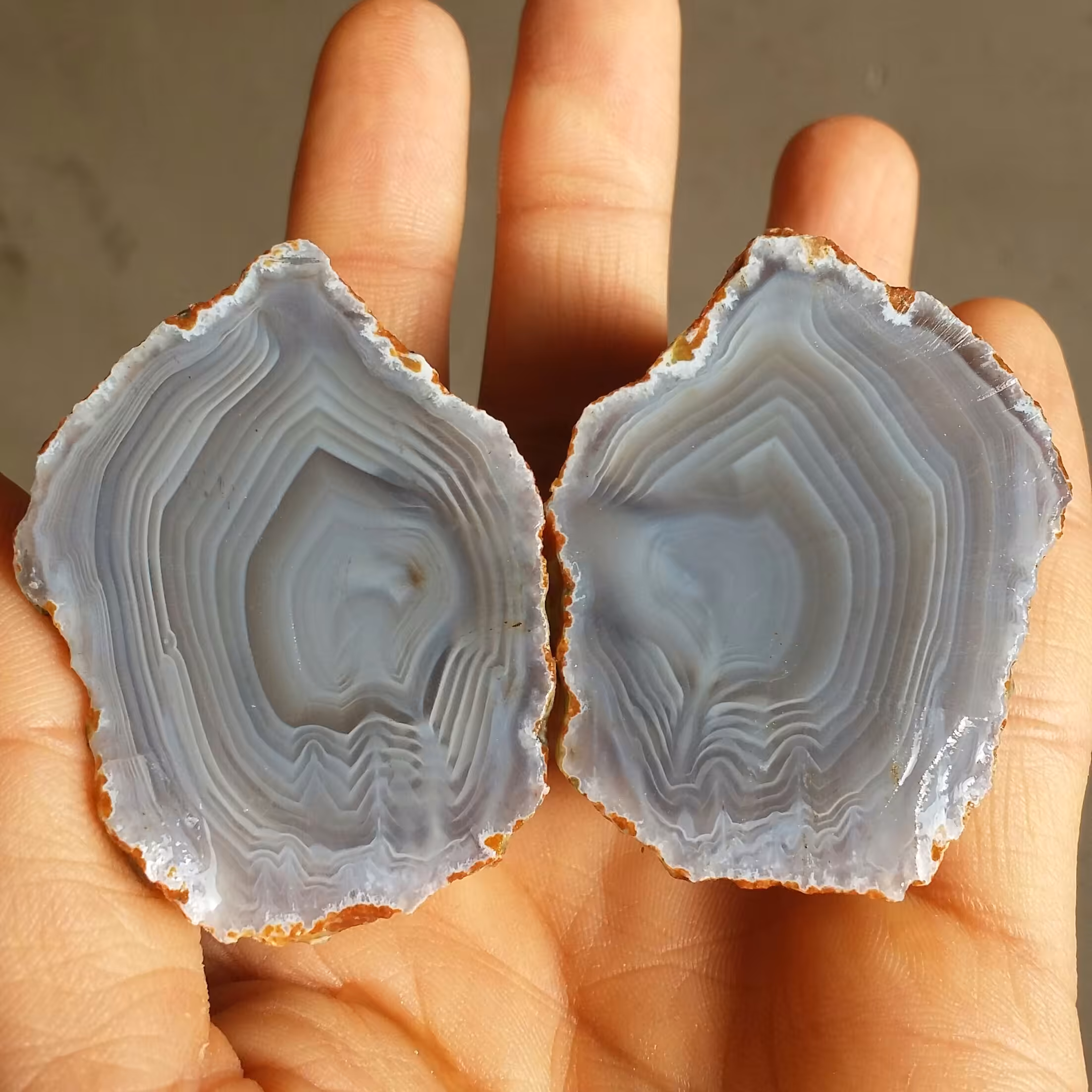 جفت اسلایس سنگ راف عقیق سلیمانی 3بعدی خارق العاده تکرار نشدنی 100درصد طبیعی شاهکار خلقت
بی نظییییییر کد 9591