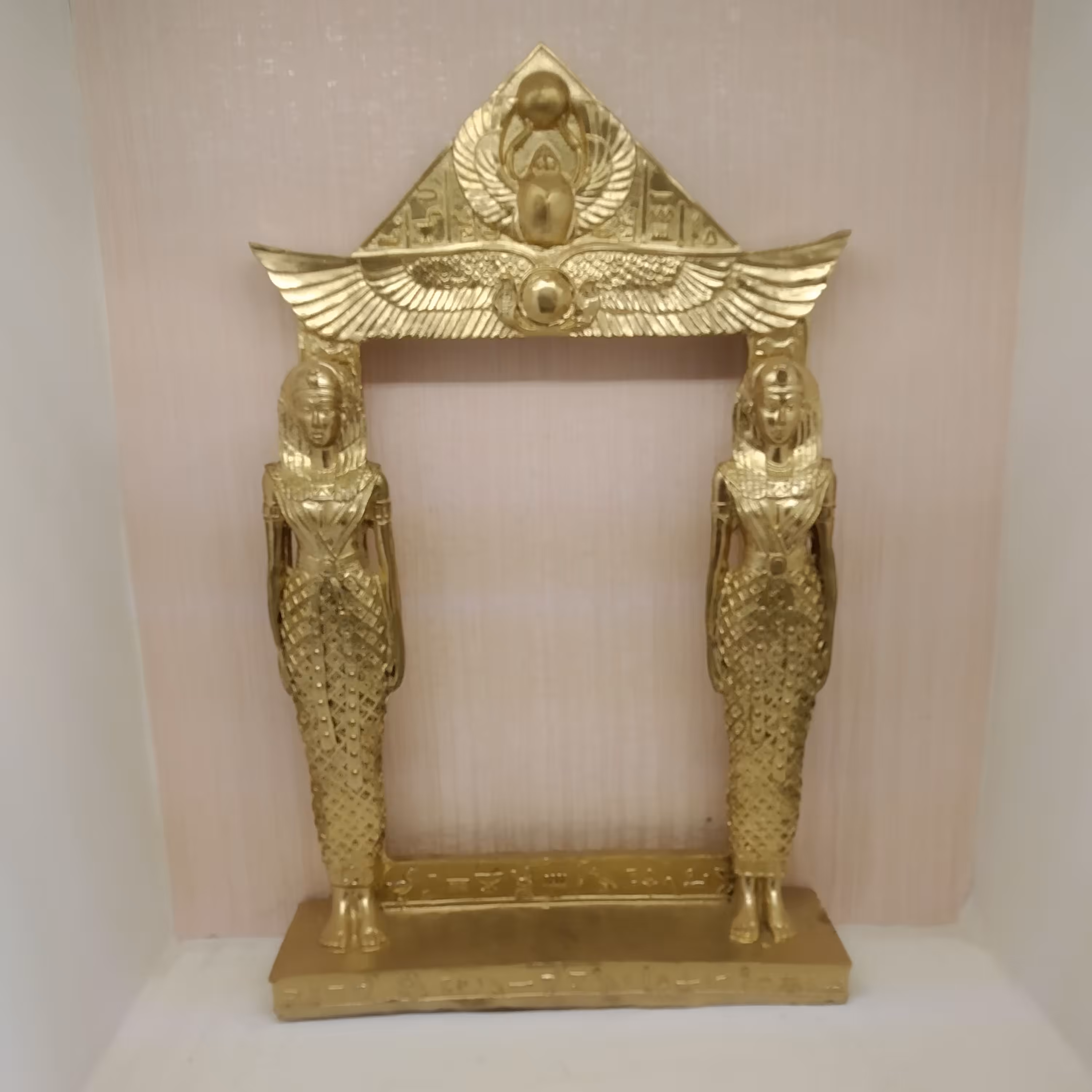 مجسمه قاب عکس و قاب آینه