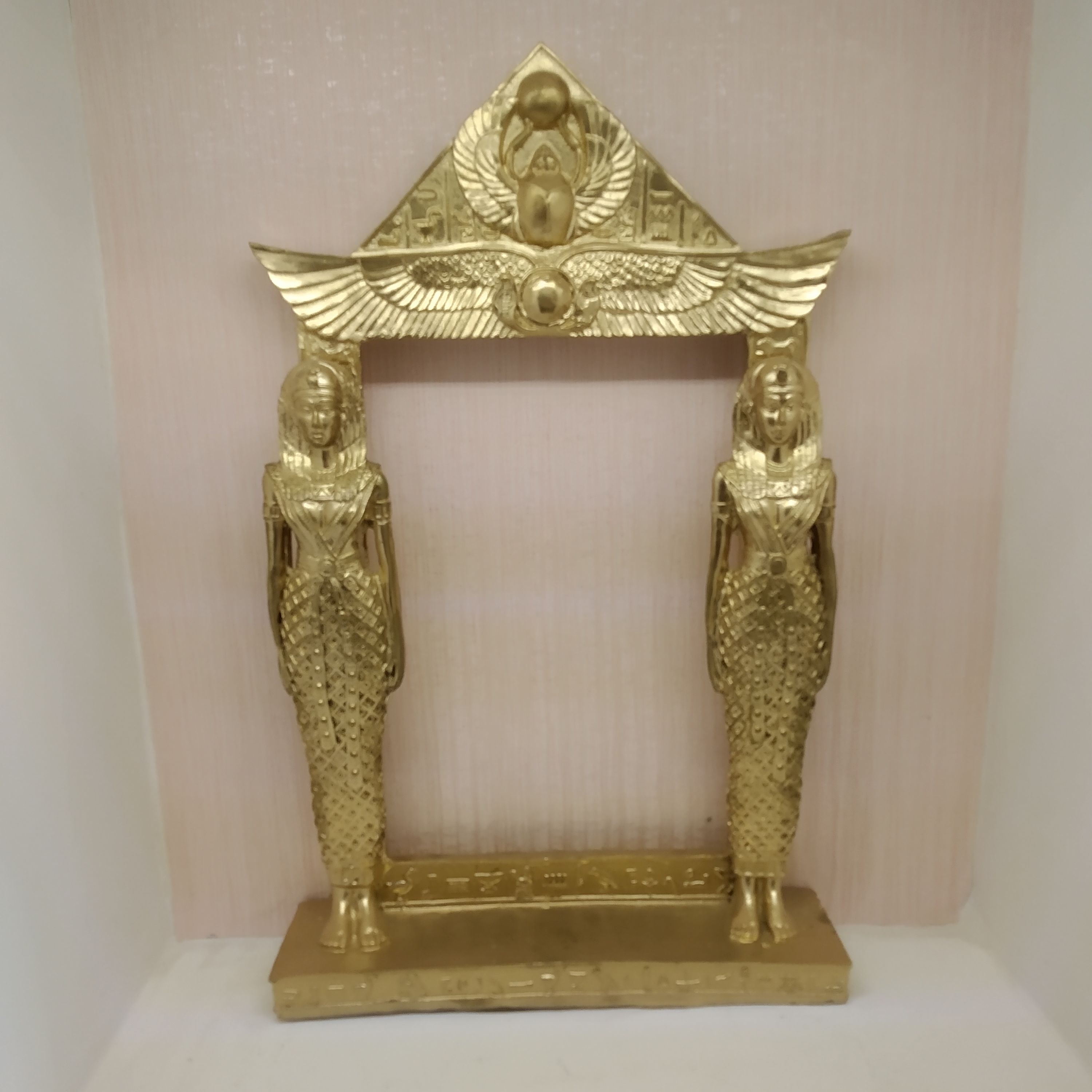 مجسمه قاب عکس و قاب آینه