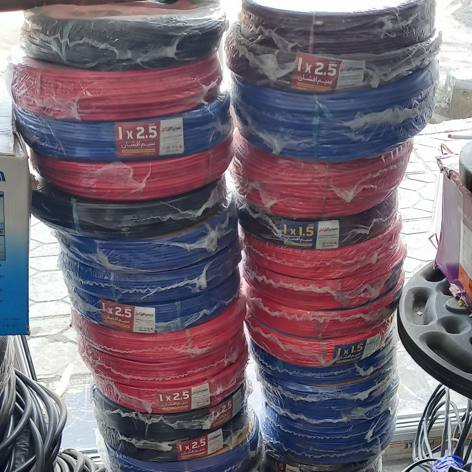 سیم برق افشان جفتی 15و25 برند سیم و کابل آمل،سوکا (اصل) هرکدام 1حلقه با 100متر واقعی،تخفیف بیشتر برای 2جفت به بالا