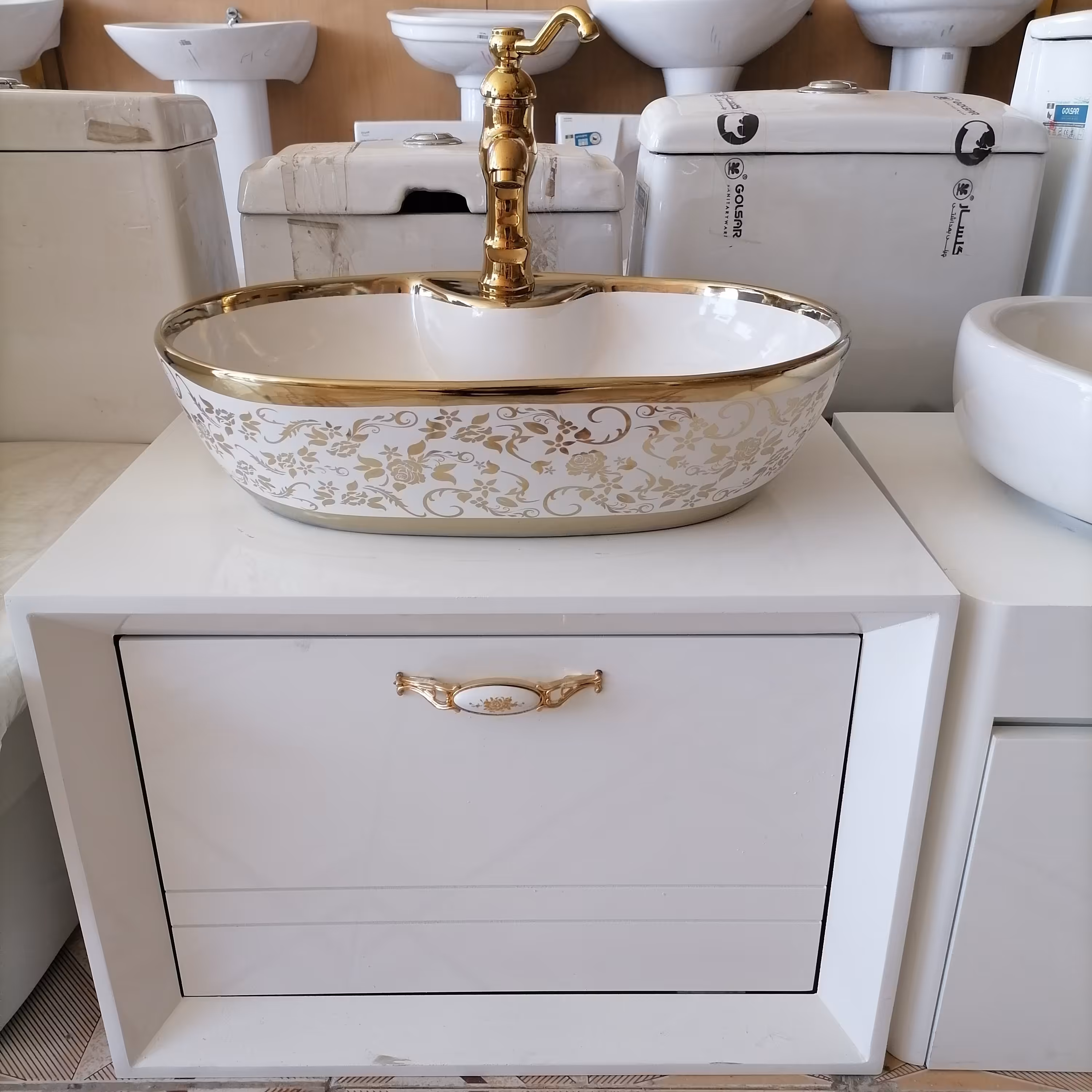 روشویی  کابینتی سلطنتی طلایی 