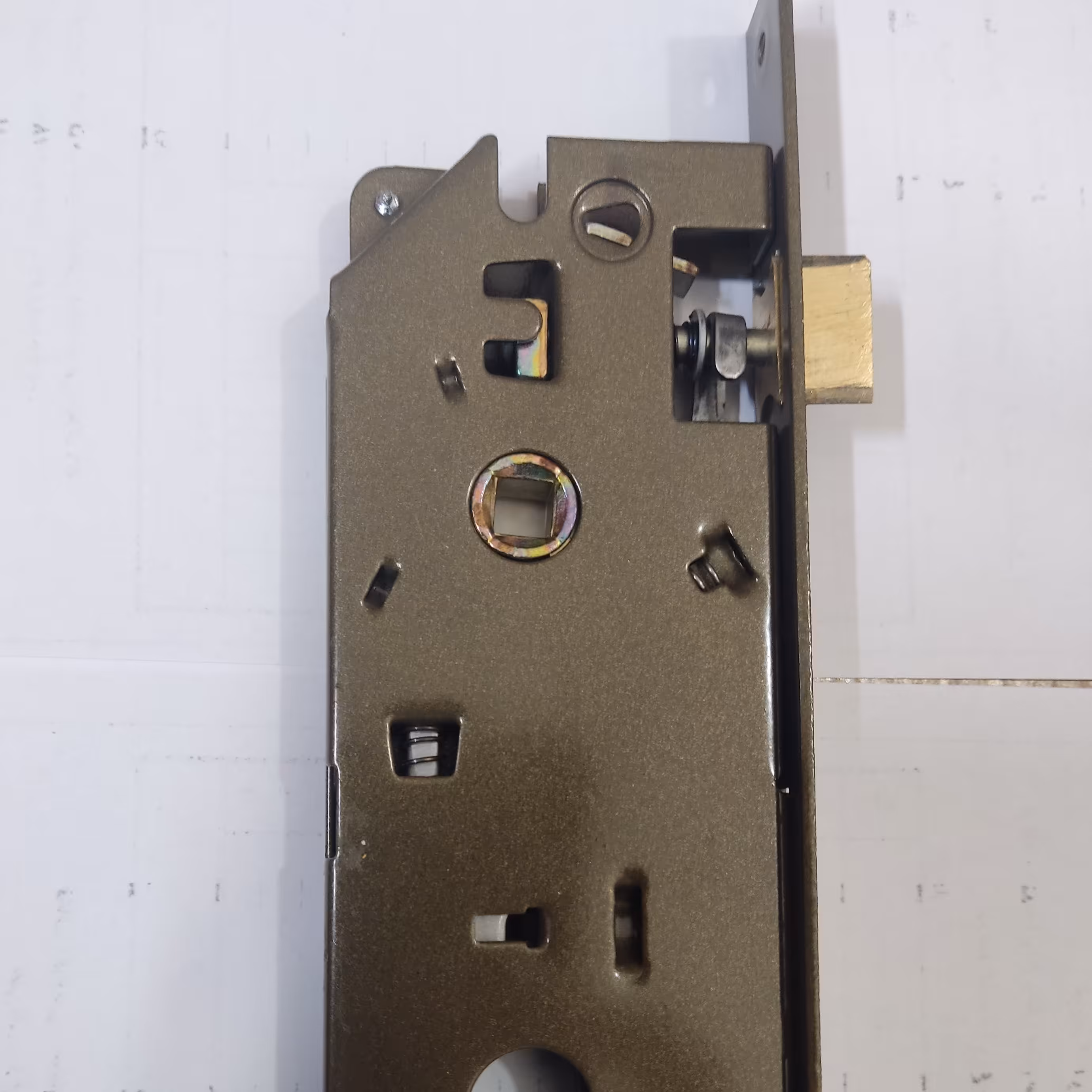 قفل ورودی در ب آپارتمانی