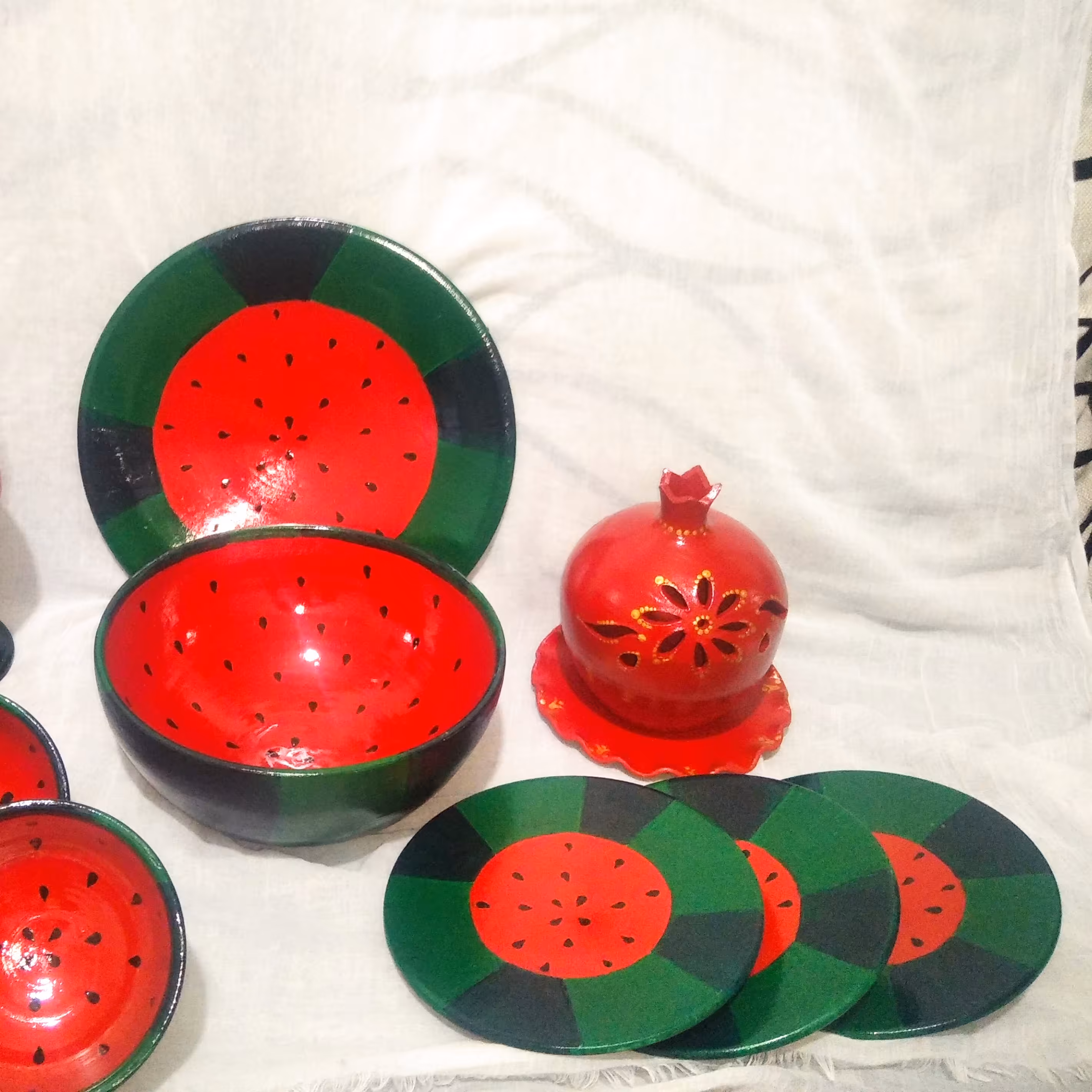 ظرف های سفالی یلدایی در رنگ وطرح های متنوع