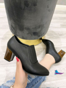 کفش پاشنه دار