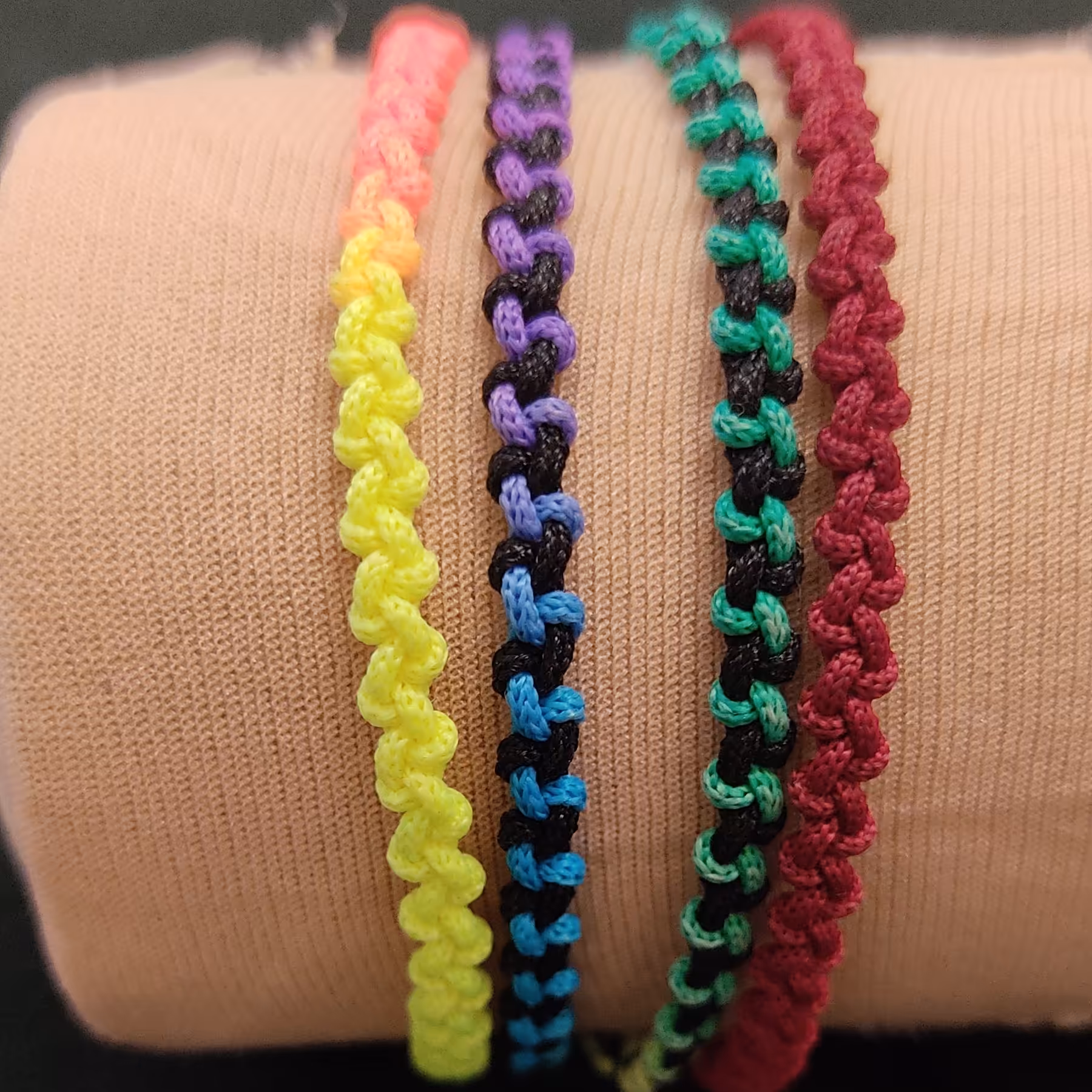 دستبند های فانتزی خیلی ظریف در رنگ های مختلف 