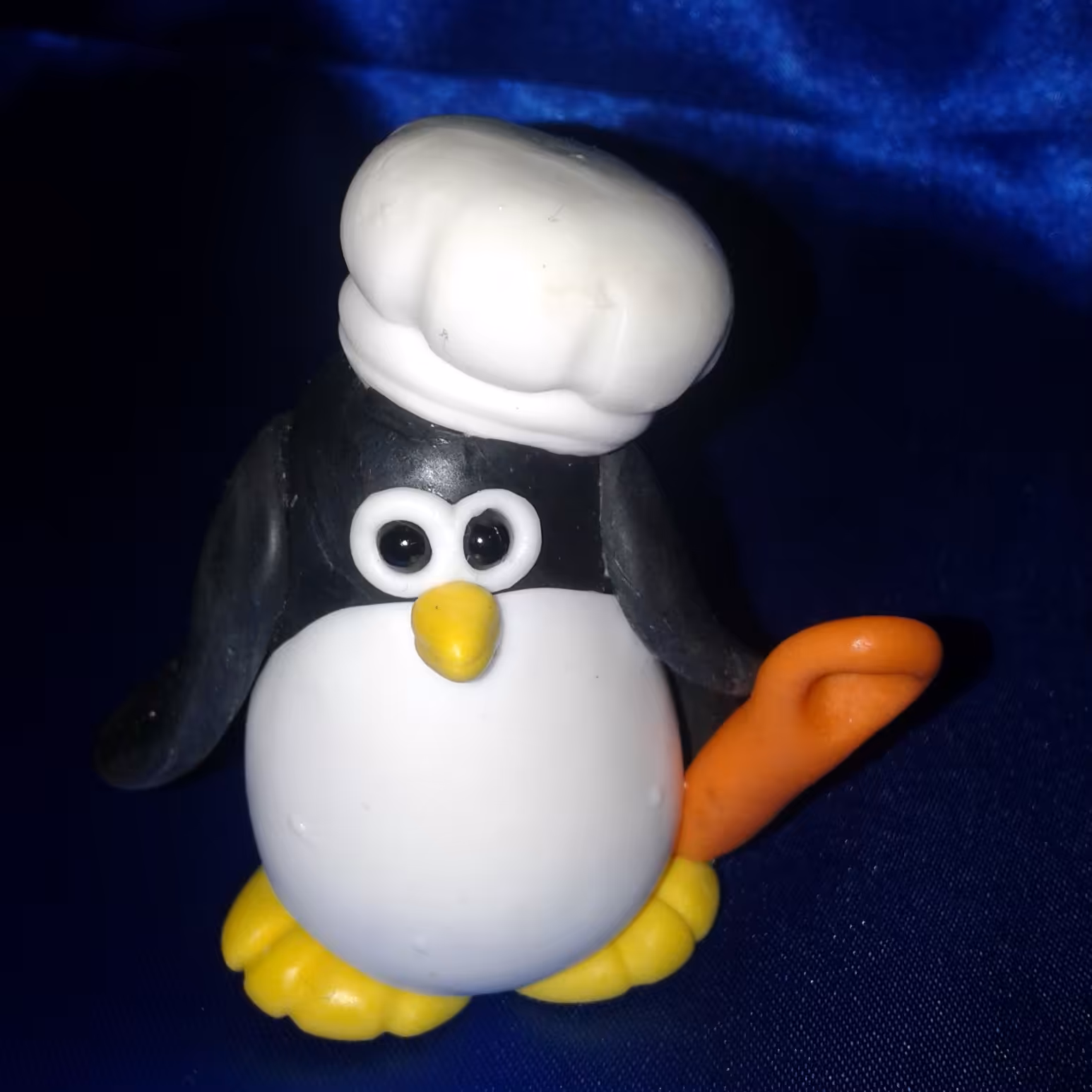مجسمه خمیری پنگوئن سر آشپز