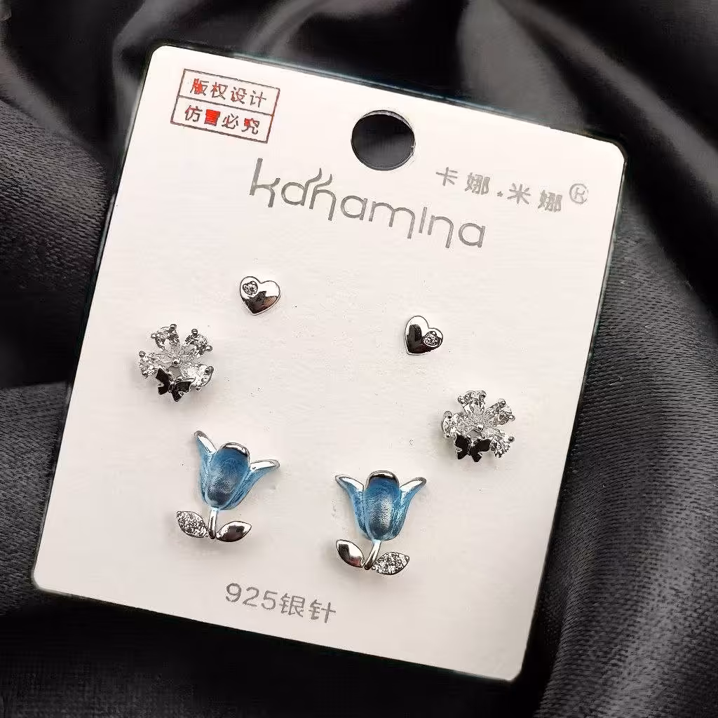 گو شواره چند جفتی میخ نقره کد1 رنگ ثابت و بسیار زیبا در طرح های مختلف