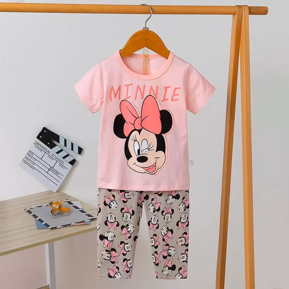 لباس بچگانه وارداتی تیشرت و شلوار  دخترانه رنگ گلبهی سه تا نه سال