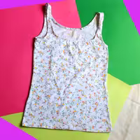 تاپ وارداتی جنس نخ پنبه نرم و لطیف برند BASICS بسیار  شیک در سه سایز  SوSXوM مناسب بانوان در دو طرح گلدار