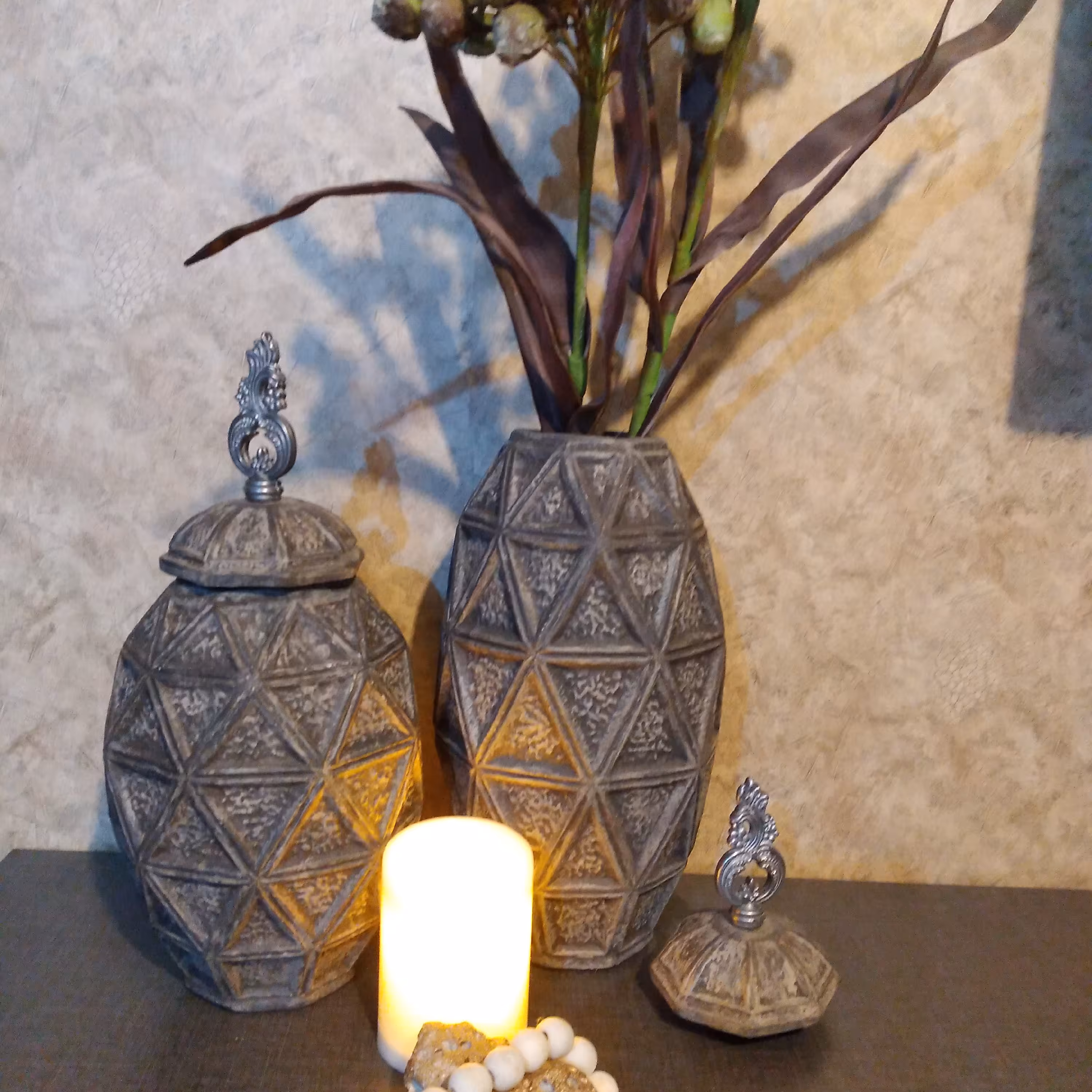 گلدان پلی استر پتینه شده (پس کرایه)