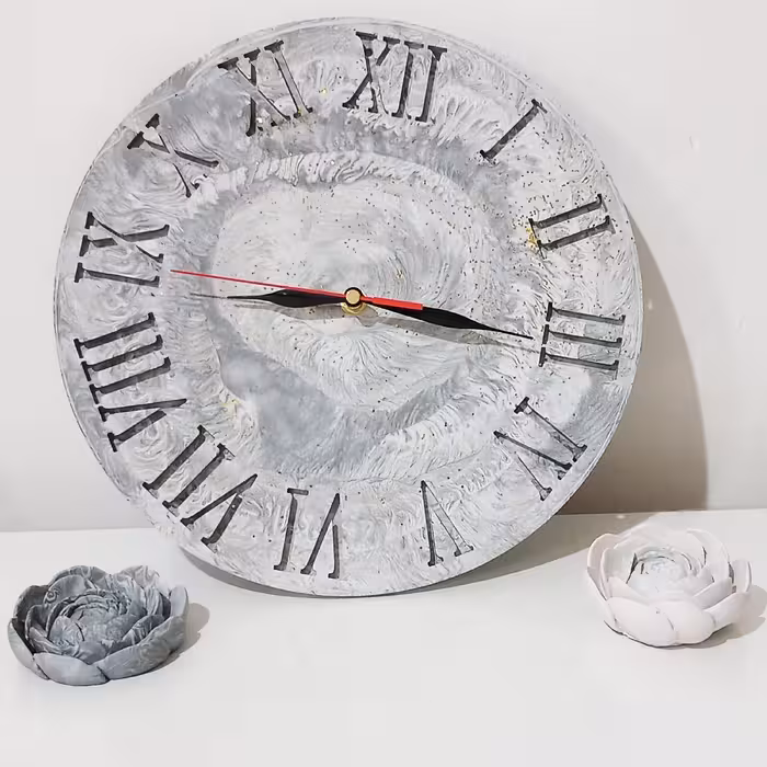 ساعت دیواری سنگی با اعداد یونانی