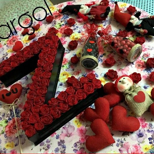 باکس گل رز حرف z نشان عشق