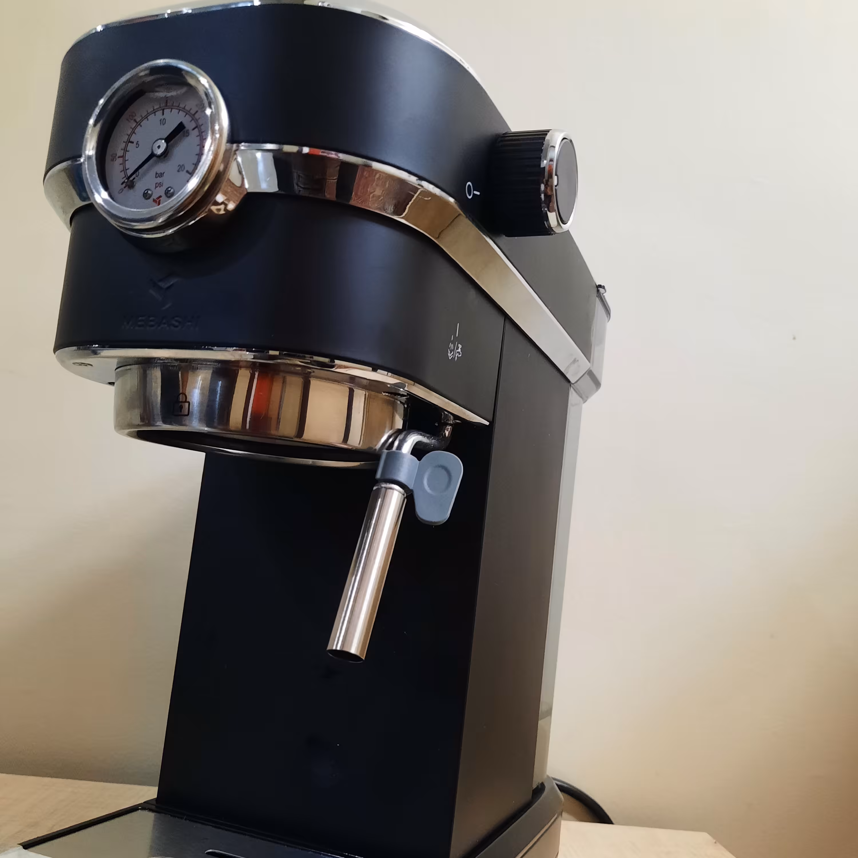 اسپرسوساز مباشی مدل2016 در چهار رنگ.مناسب مصرف خانگی و فروشگاهی