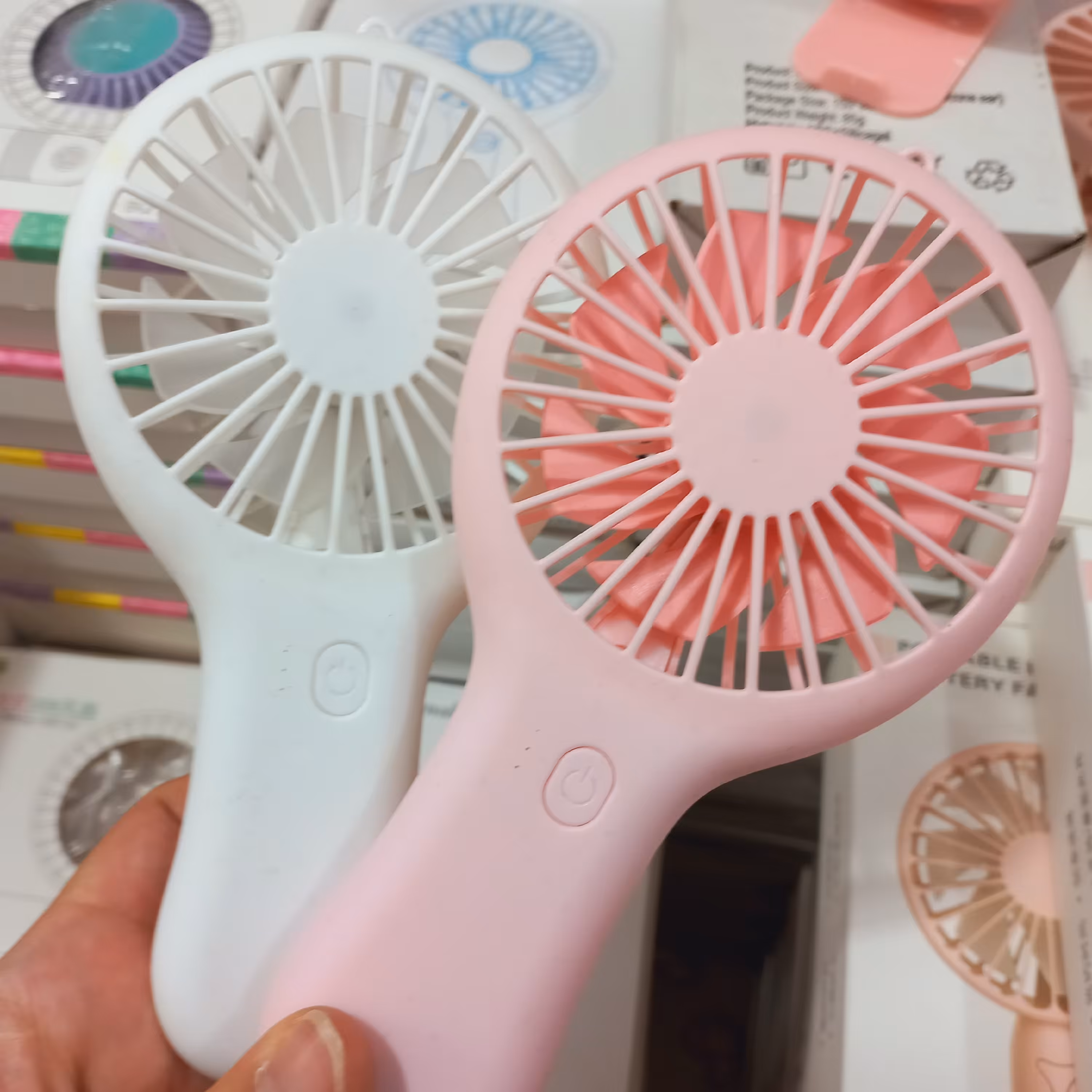 پنکه طرح دار شارژی مدل F1 به همراه پایه نگهدارنده