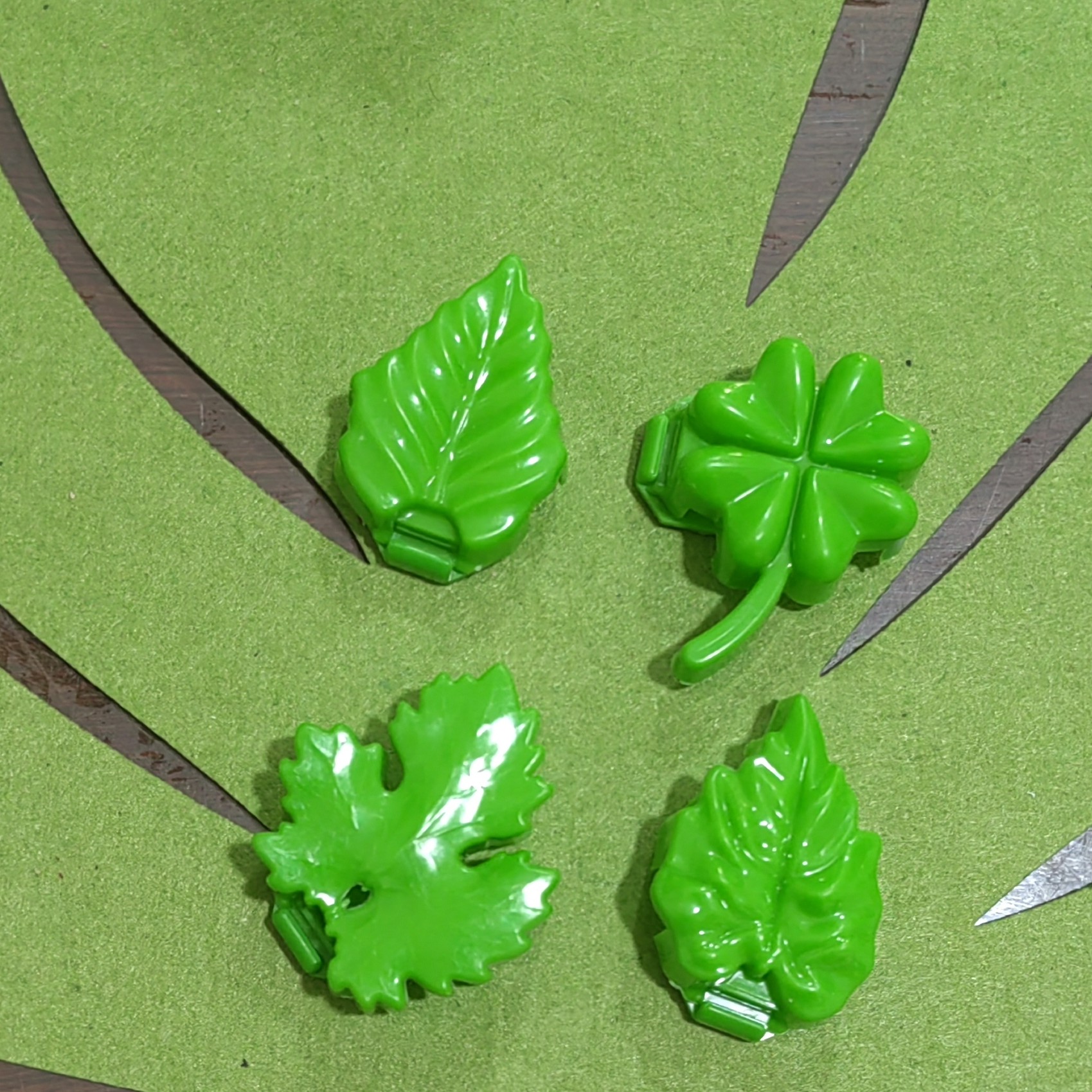 گیره پتوس طرح گلبرگ(پک 10 عددی)