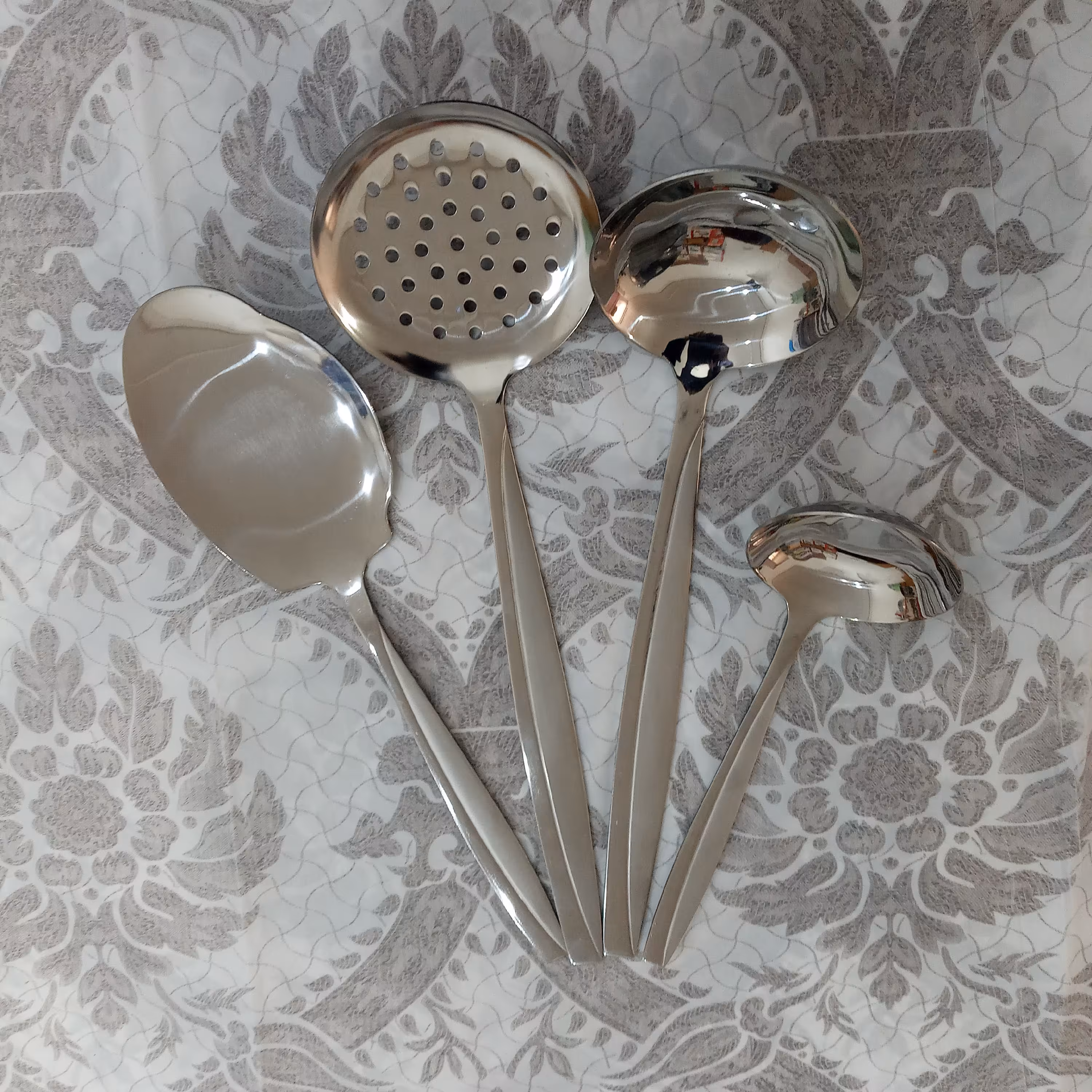 سرویس 4 عددی( کفگیر و ملاقه و کفگیر سوراخ دار و ملاقه ماست خوری) طرح یک خطی ماینز مارک واگنر آلمان ضخامت 3 میل 