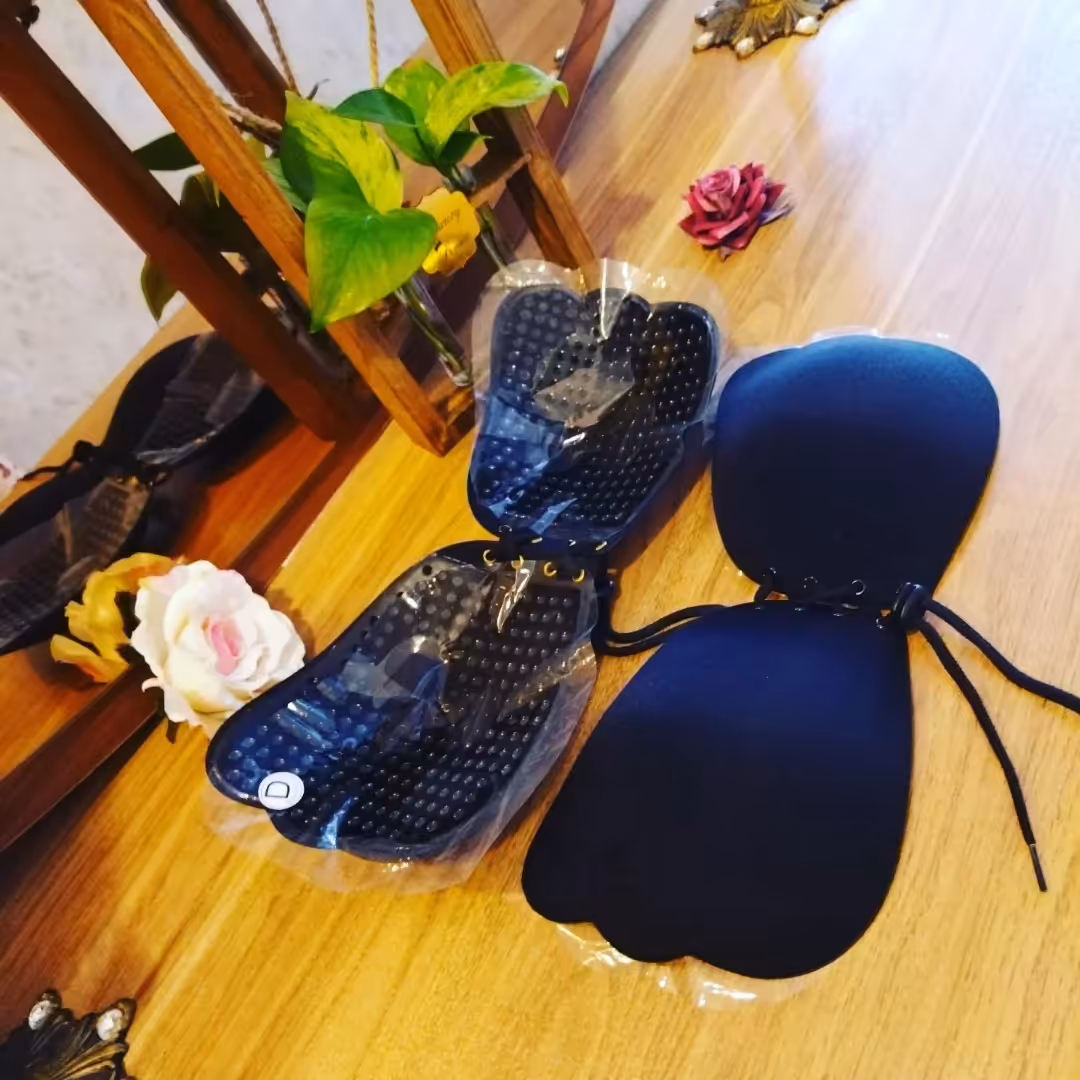 سوتین چسبی مخصوص لباس های مجلسی باز دکولته بسیار باکیفیت