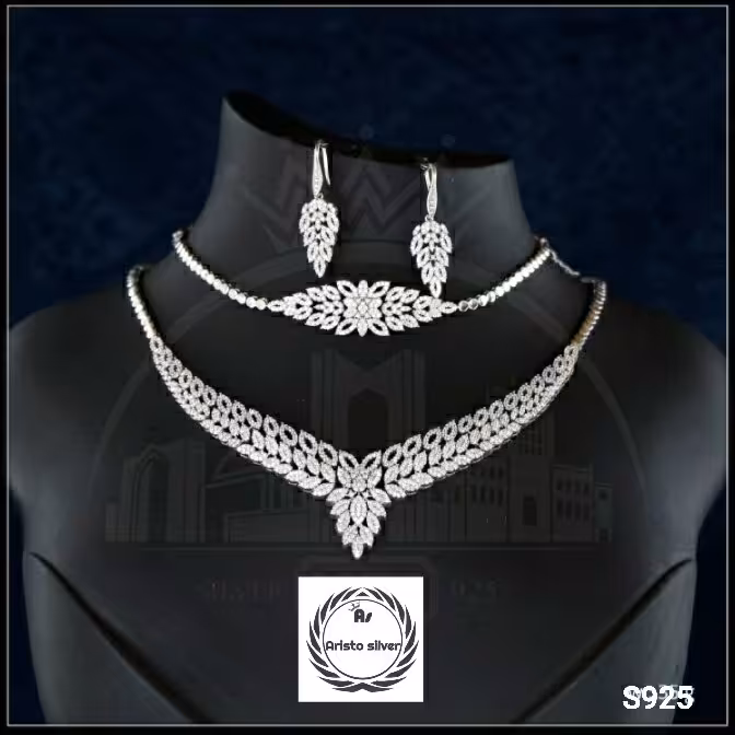 سرویس نقره بسیار شیک میکرو با عیار 925 و آبکاری طلاسفید دقیقا مشابه نمونه طلا