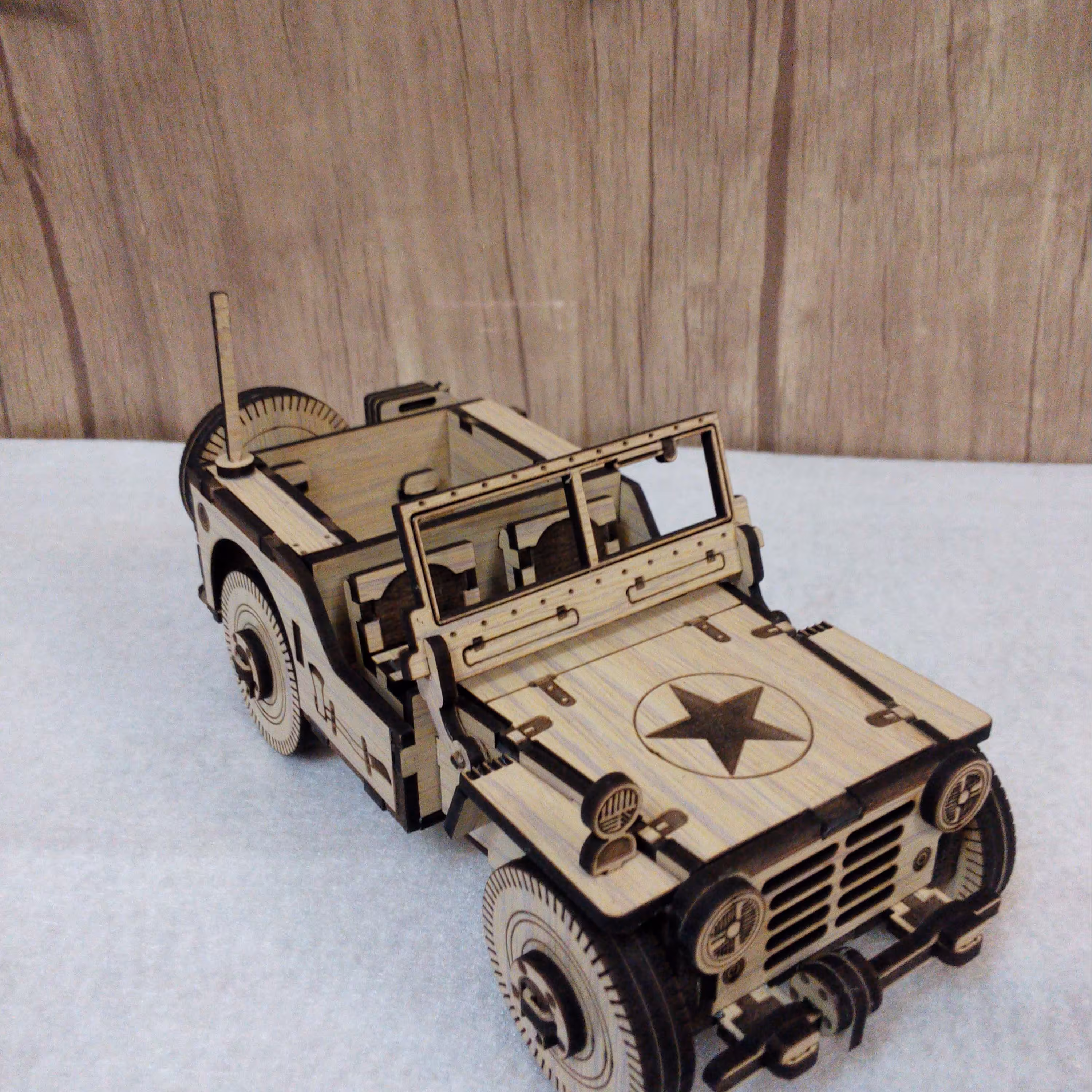 جیپ چوبی روکش دار اسمبل شده زیبا با تمام جزییات شیک و باکلاس 