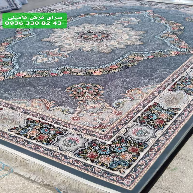 فرش ماشینی طرح کارینا رنگ دودی9متری700شانه نخ اکریلیک تراکم 2550 سنگین