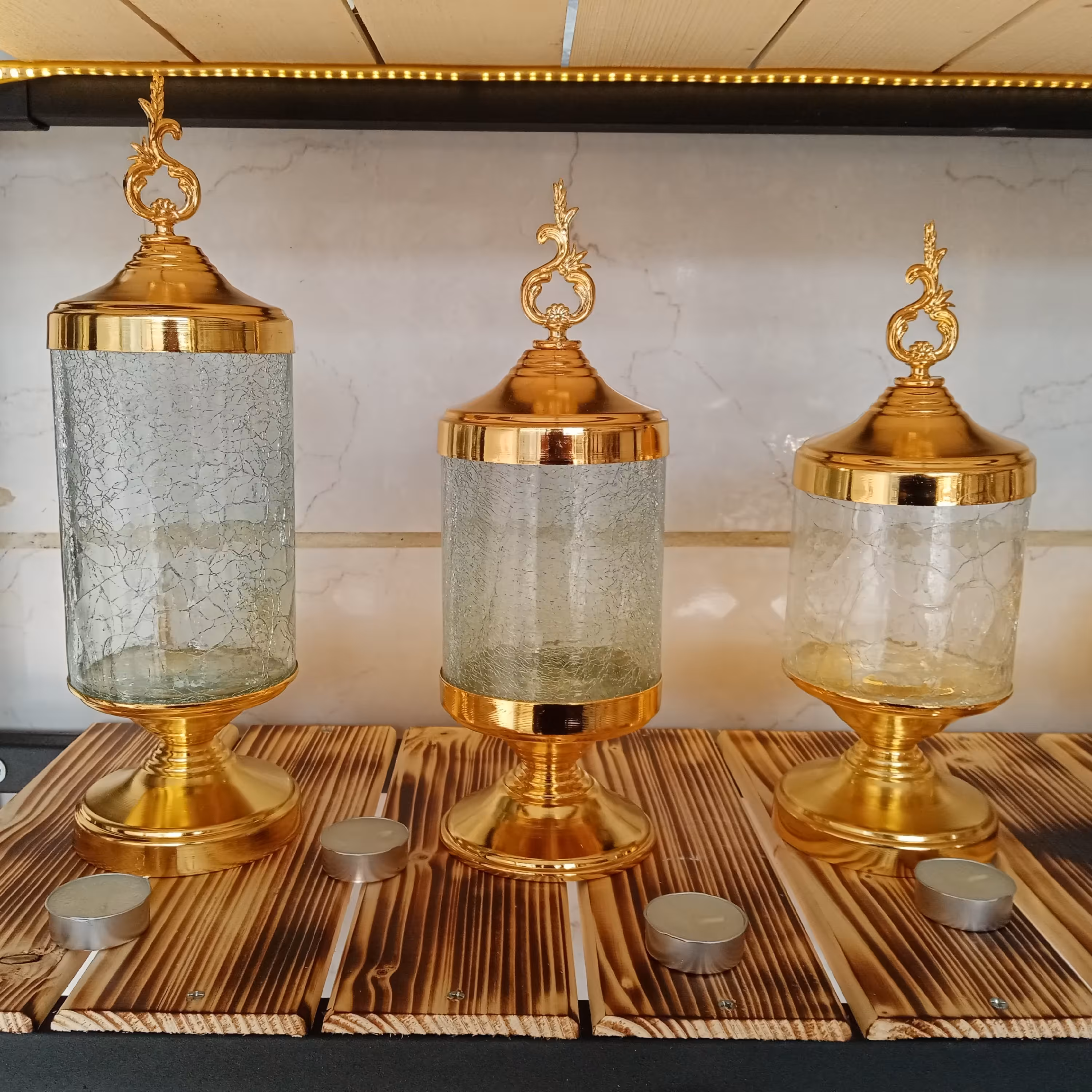 پاسماوری طلایی پایه دار ابگز در  سه سایز رنگ بندی طلایی 