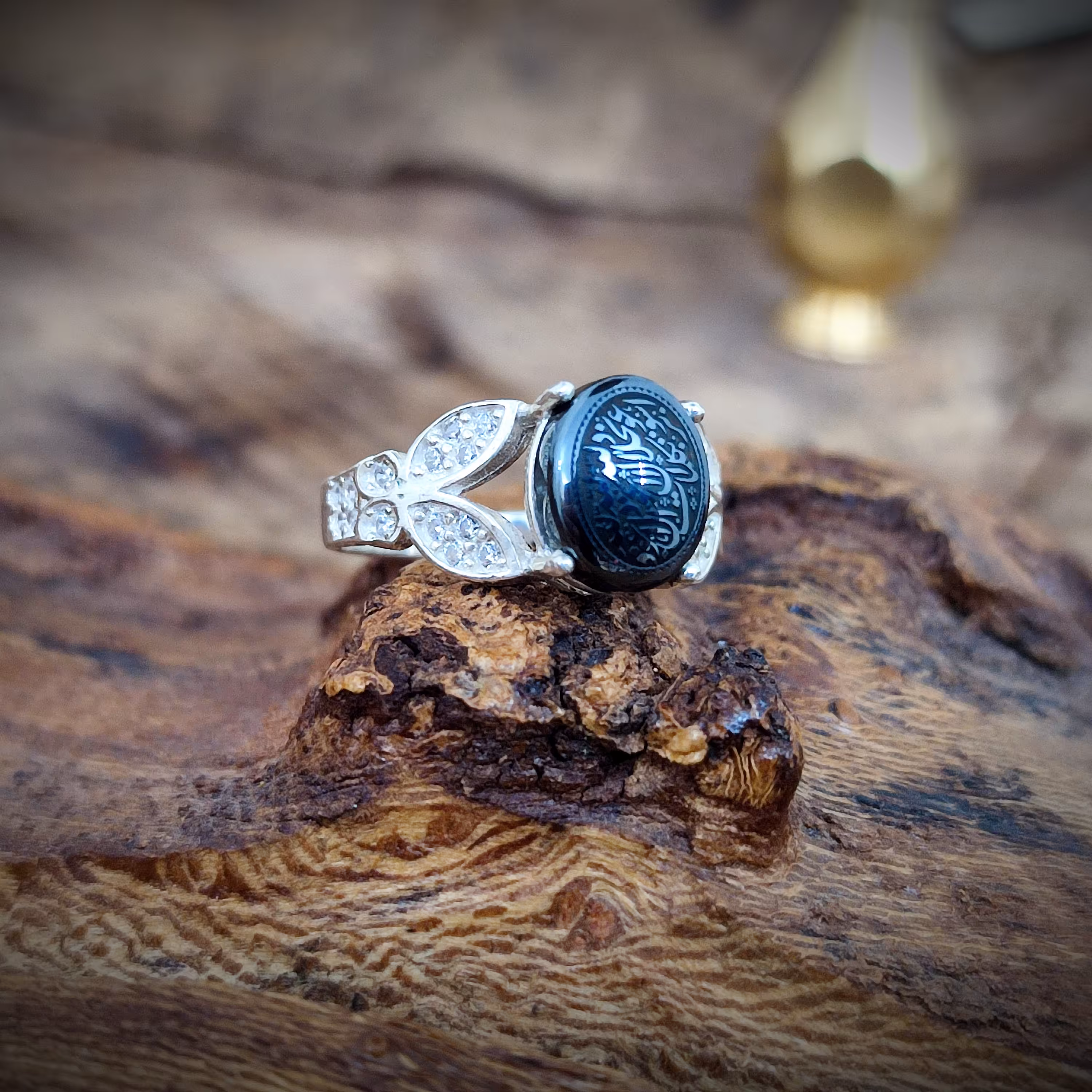 انگشتر نقره زنانه با نگین حدید خطی ذکر هفت جلاله کد 1070