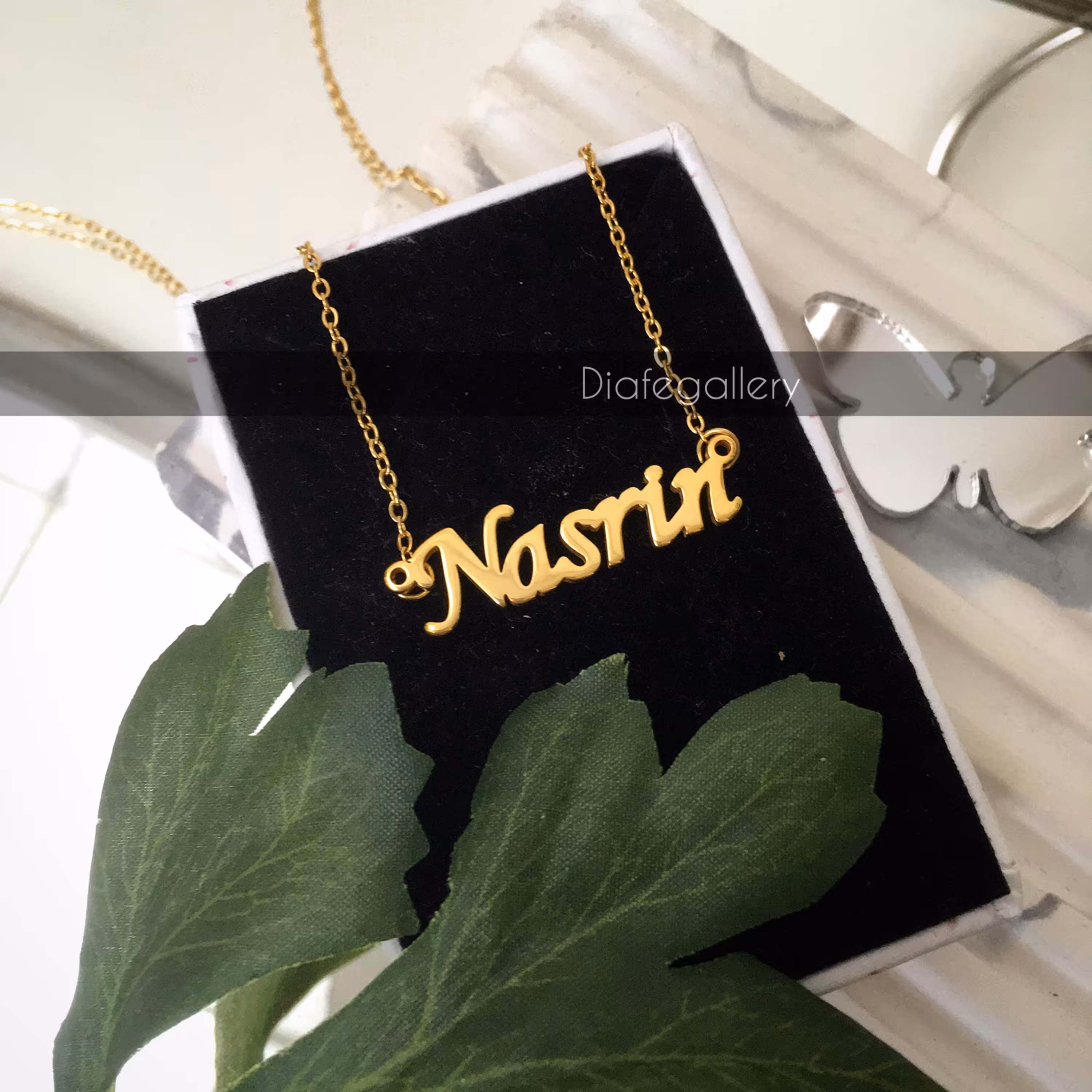 گردنبند اسم انگلیسی نسرین با پلاک اسم و زنجیر جنس استیل رنگ ثابت
