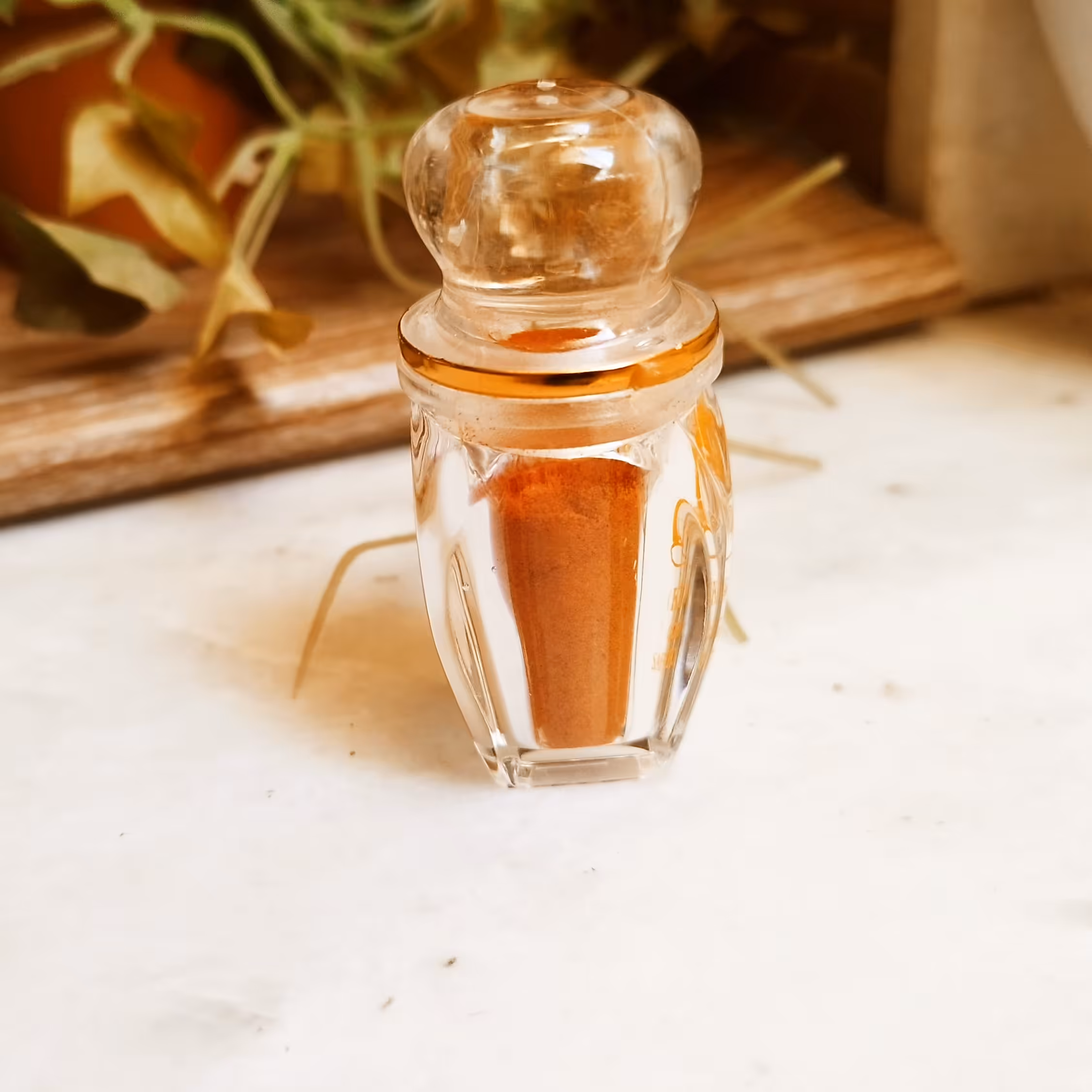 پودر زعفران  1 مثقالی   صادراتی   درجه یک         آزمون شده در آزمایشگاهی معتبر  با قیمتی مناسب 