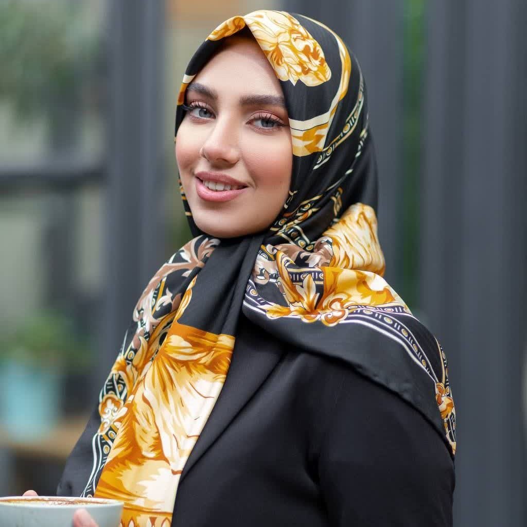 روسری ابریشم توییل دست دوز طرح شیر