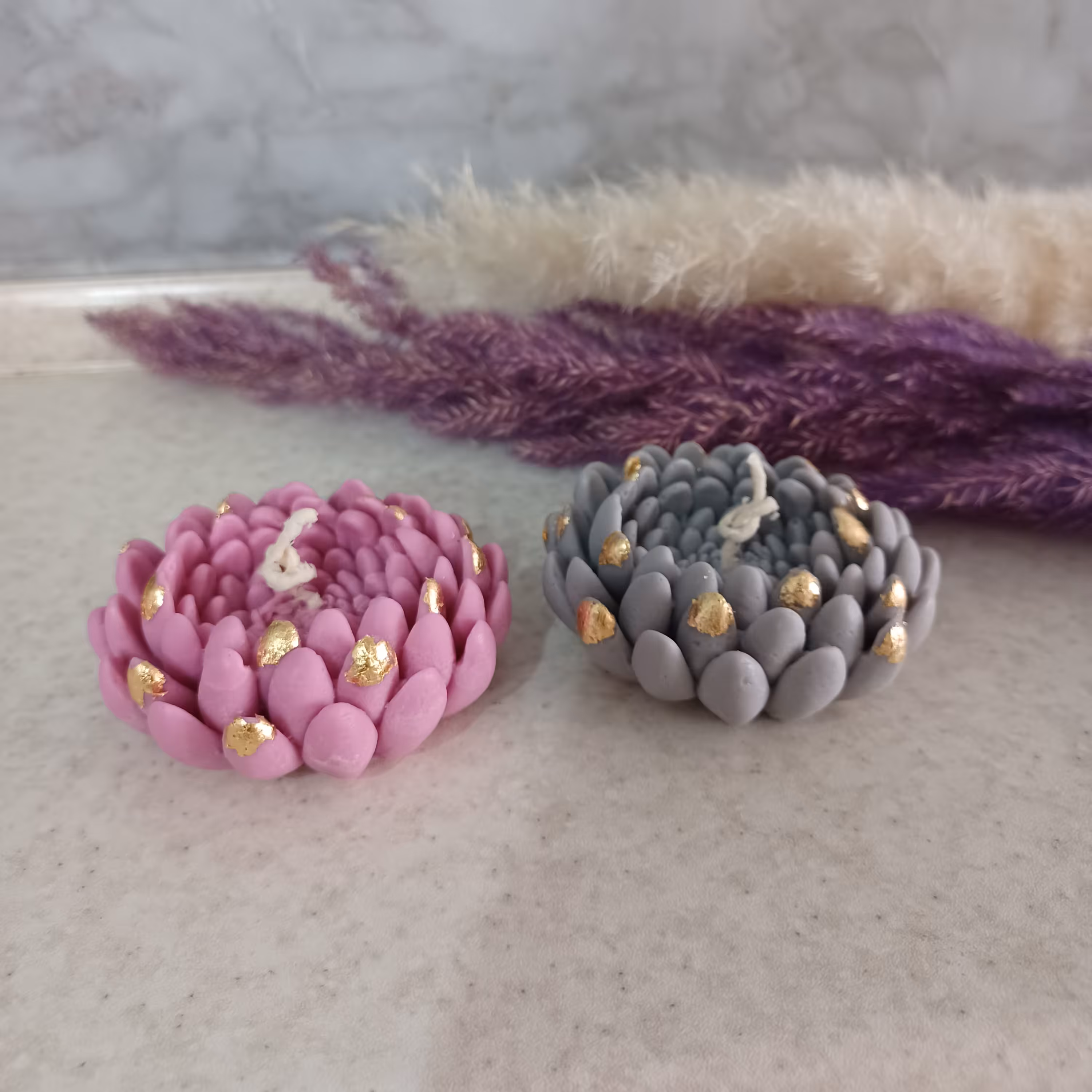 شمع گل داوودی تزیین شده با ورق طلا