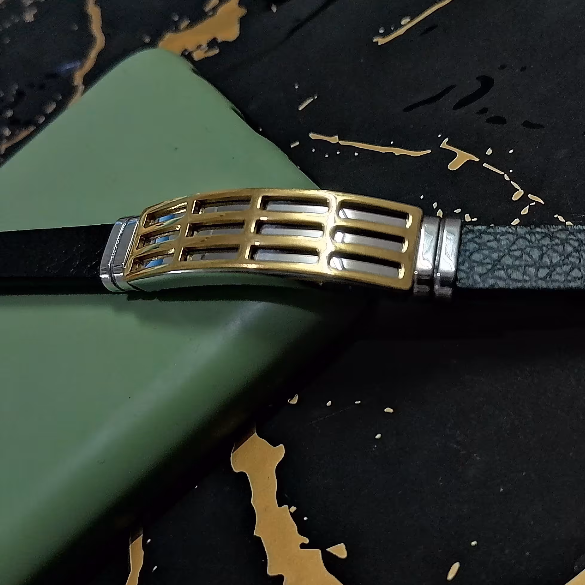 دستبند اسپورت چرمی