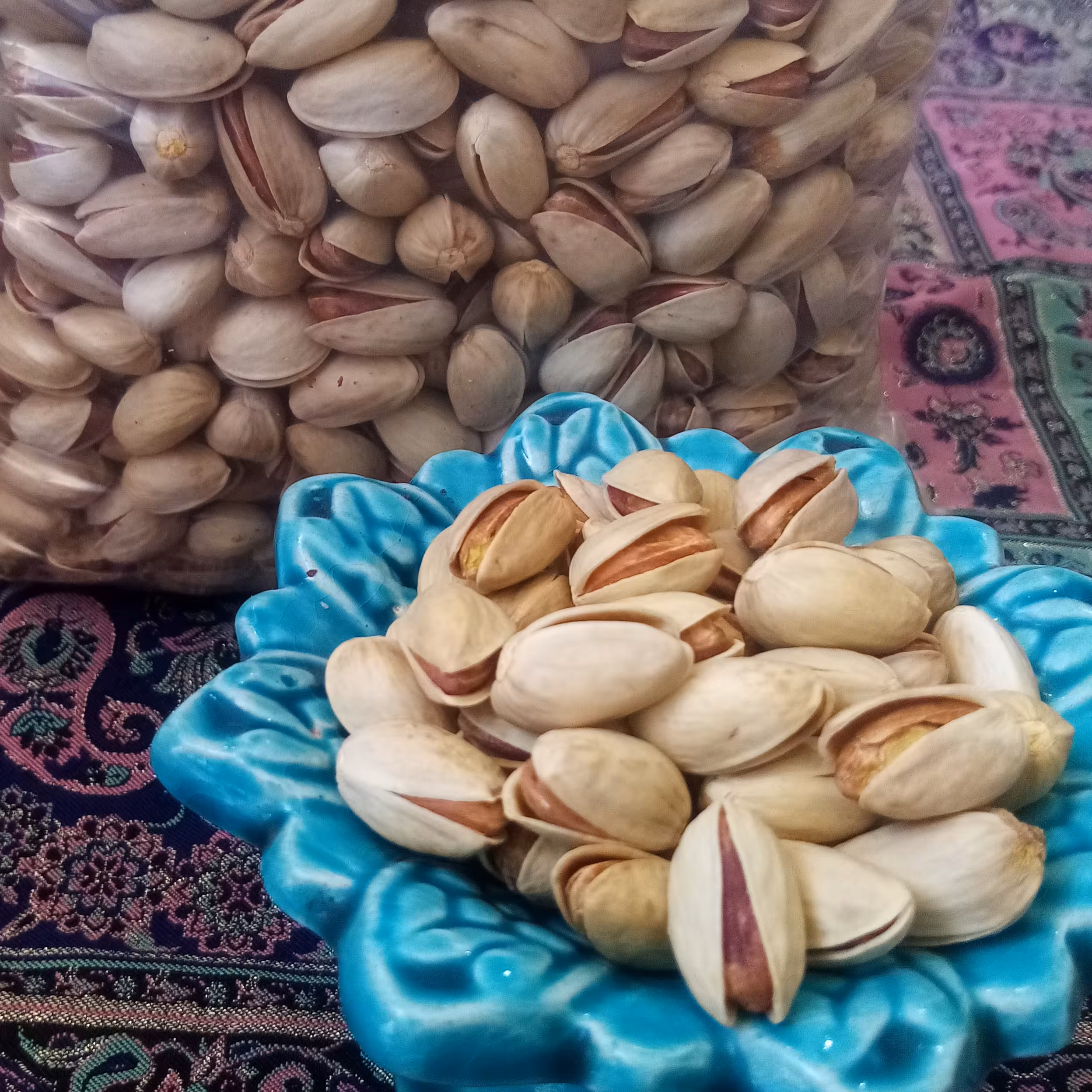 پسته  احمد آقایی سایز آجیلی  فاقد دهن بسته انس 24،25