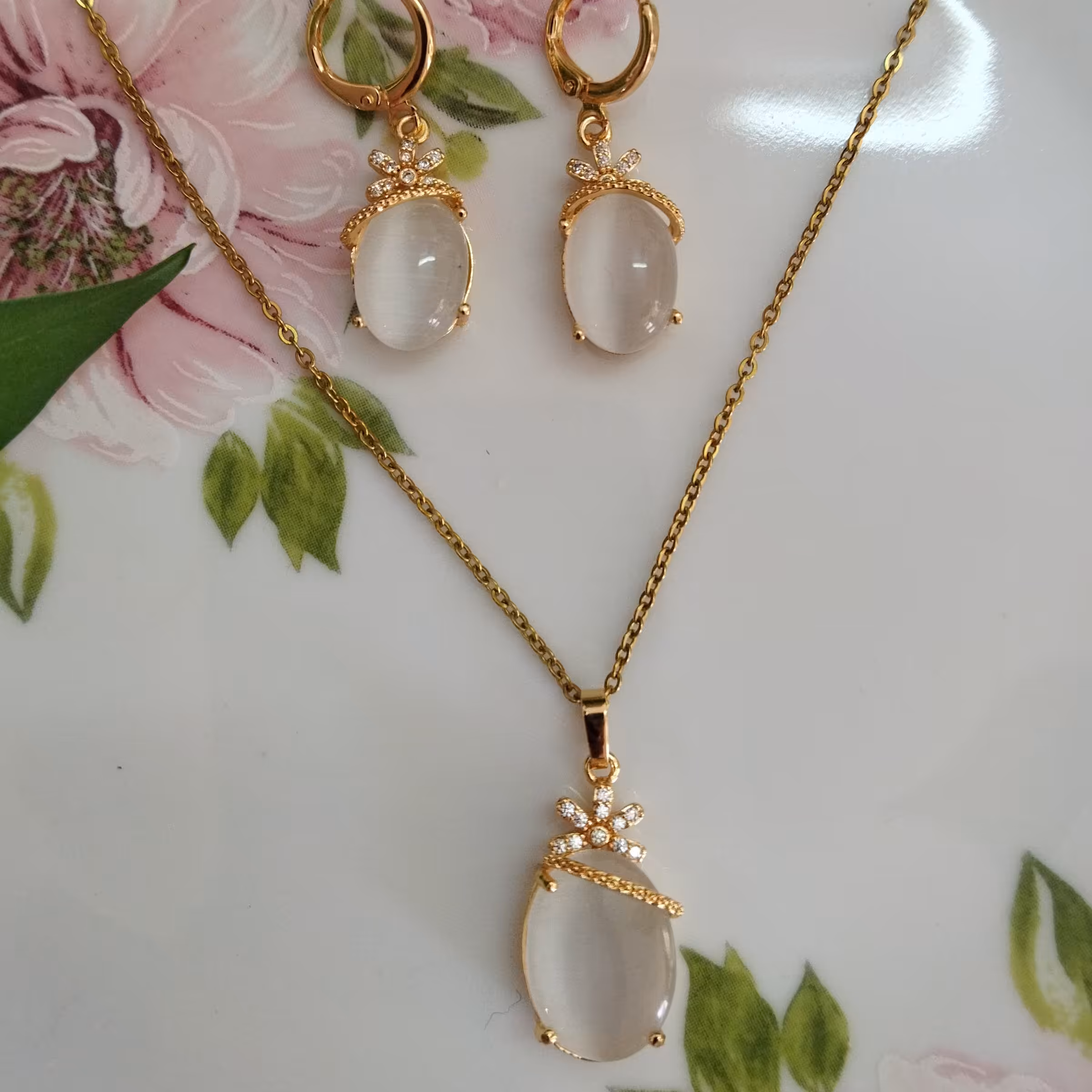 نیم ست شکوفه رنگ سفید