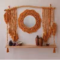 پک کامل قاب آینه و شلف و دیوارکوب مکرومه بافی سایز شلف چوبی حدود 80در 20 سانتی متر  قطر آینه 30 سانتی متر برند آرت بیوتی