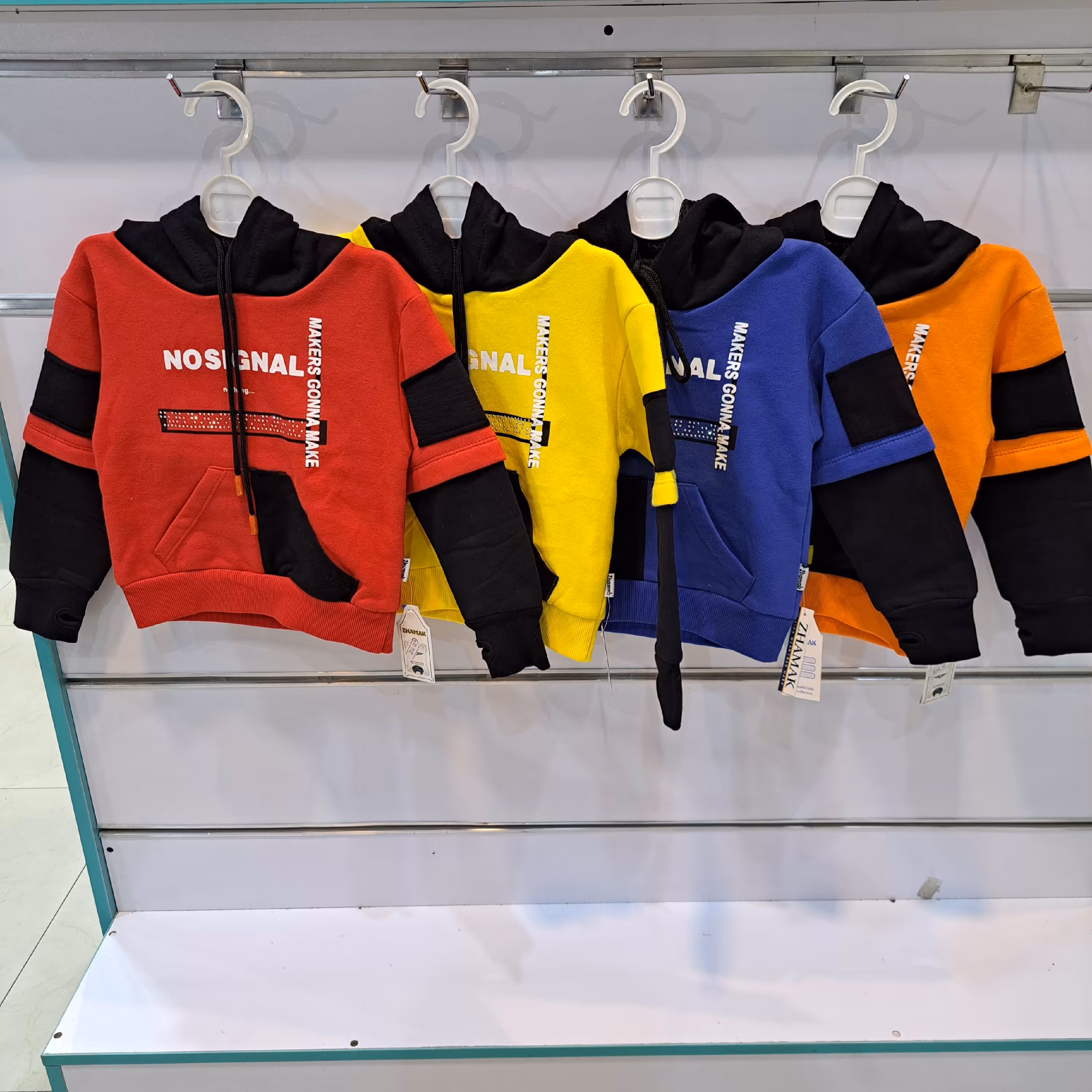 هودی دورس سه نخ  درجه یک  اسپرت در  چهار رنگ متفاوت و زیبا