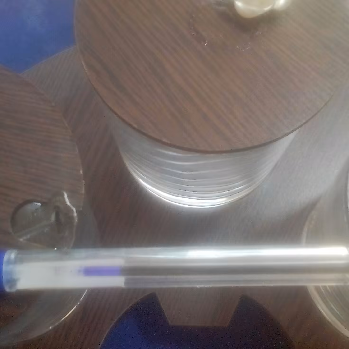 جا ادویه طرح چوب و شیشه 3تکه دارای زیره ودرب چوبی و3عدد قاشق فلزی 