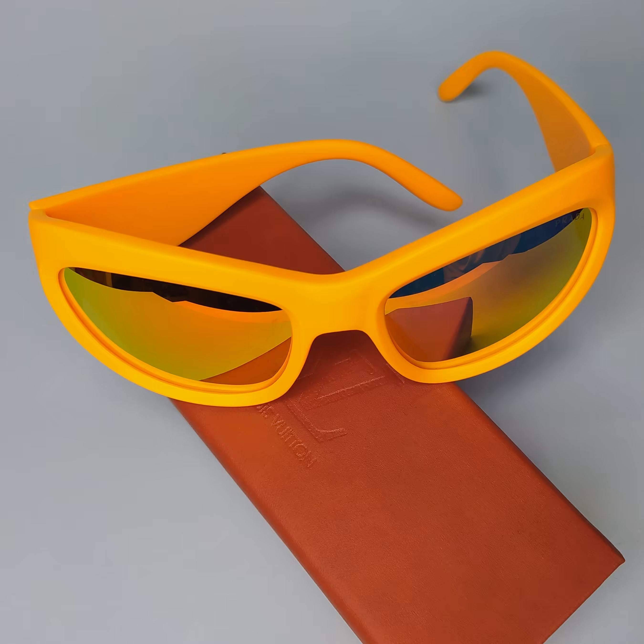 عینک آفتابی پرادا جیوه ی اسپرت 