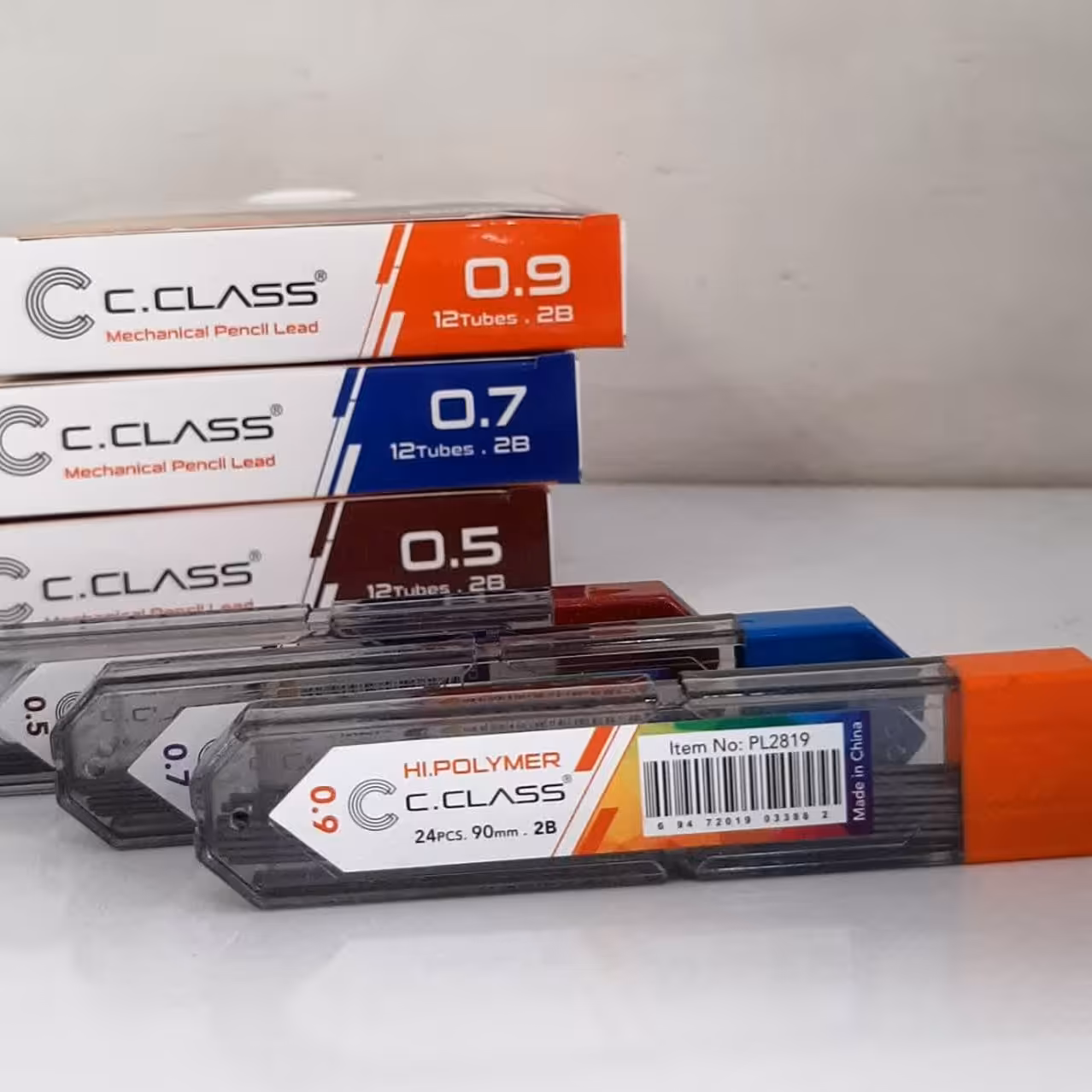 نوک اتود سی کلاس، مشکی، 0.5و 0.7و0.9،پررنگ و نرم. و با کیفیت 