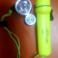 چراغ قوه غواصی سبک ضد آب تا عمق 20 متر (پس کرایه)