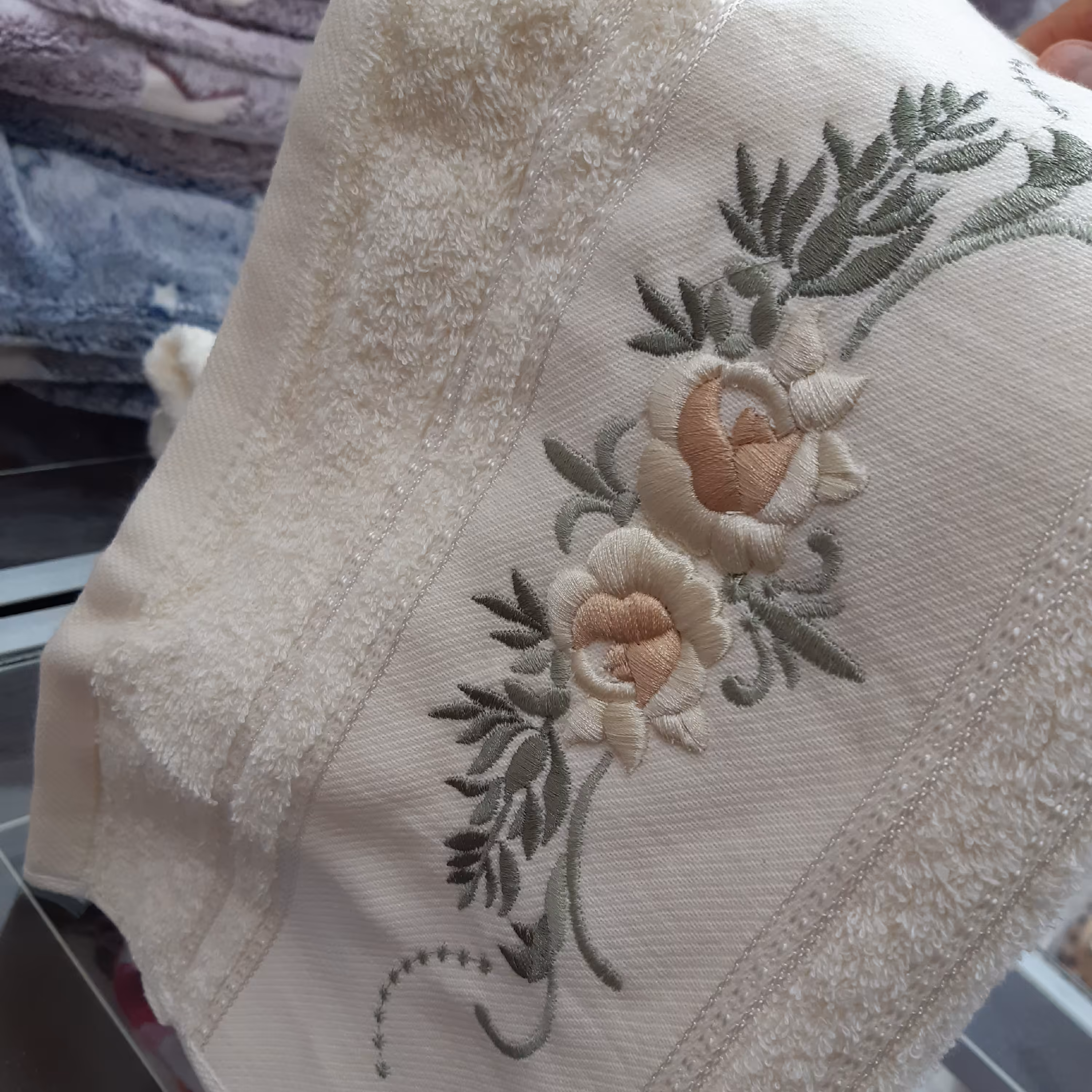 حوله ....دستی .....گلدوزی.... شده برند ماندگار 