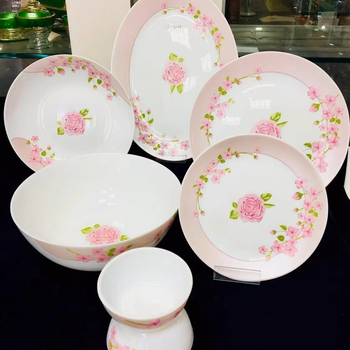 سرویس 26 پارچه 6نفره غداخوری آرکوپال
طرح گرد امانوئل صورتی
درجه یک (پس کرایه)