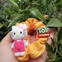 کش مو اسکرانچی عروسکی با پیکسل کیتی از برند معروف  Toy story 
