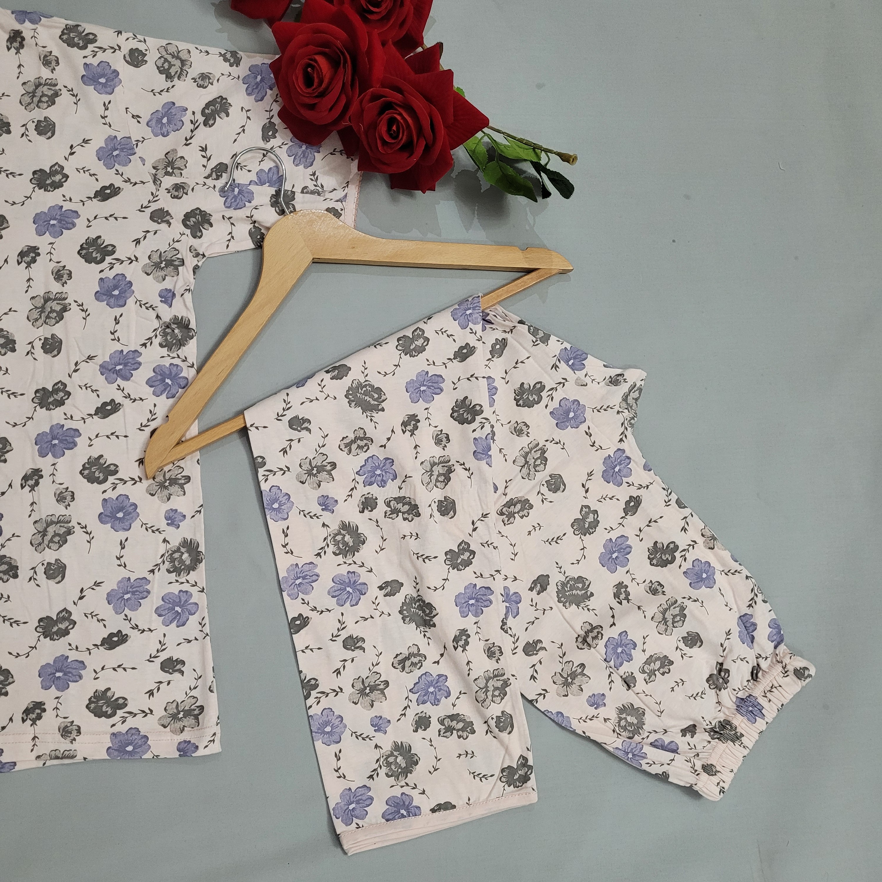 بلوز و شلوار (کد 119) پارچه صورتی طرح فانتزی گل درشت