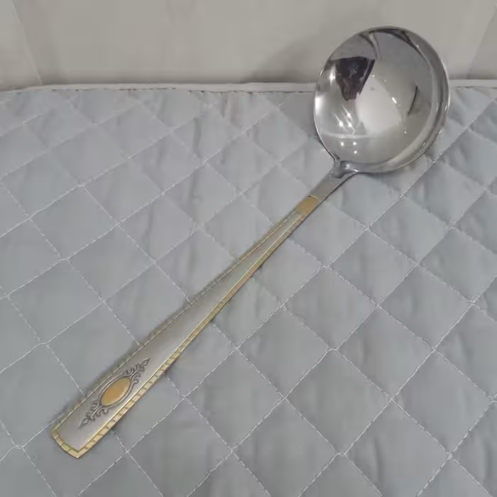 ملاقه بزرگ طلایی مارک یونیک لایف بسته 1 عددی جنس استیل طول 28 سانت و ضخامت 3 میل و دهانه 8.5 سانت جنس عالی 